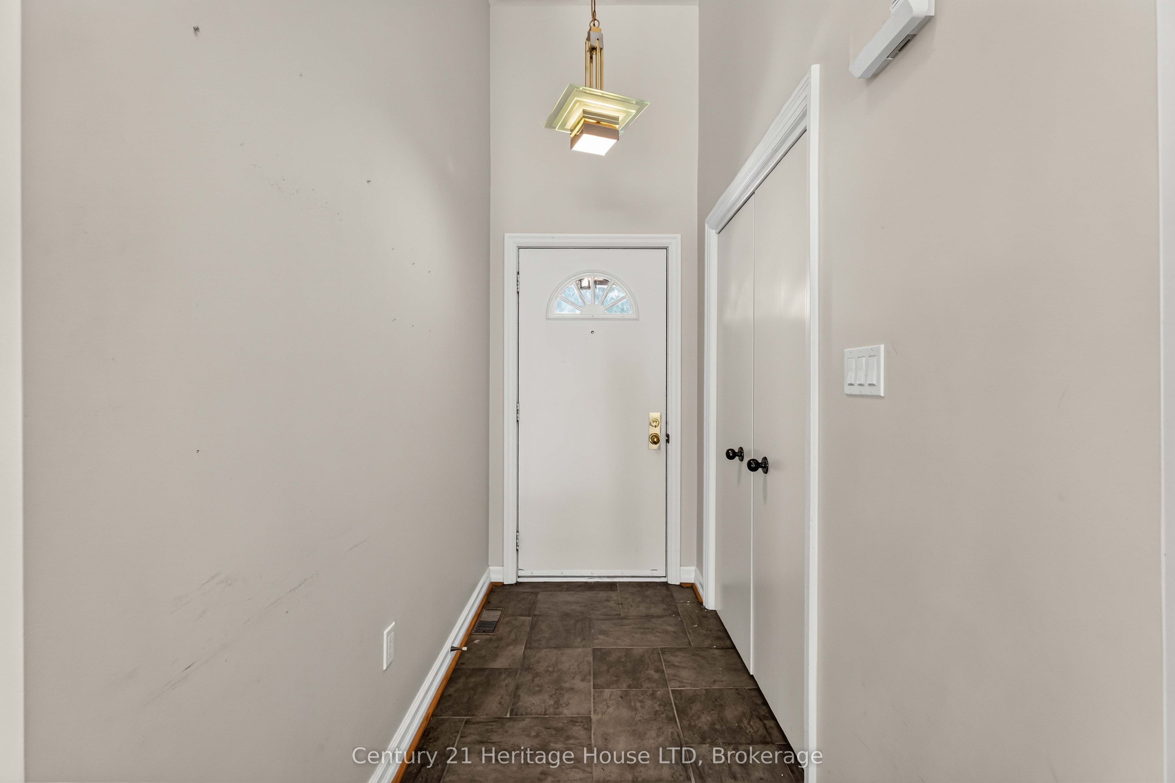 6254 Gore Street, Niagara Falls, ON L2J 4G5 photo 4