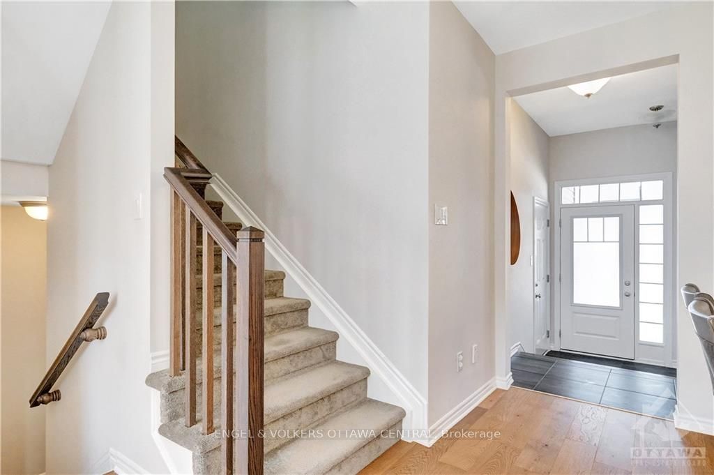 526 Cope Drive, Kanata, ON K2S 1B6 photo 3