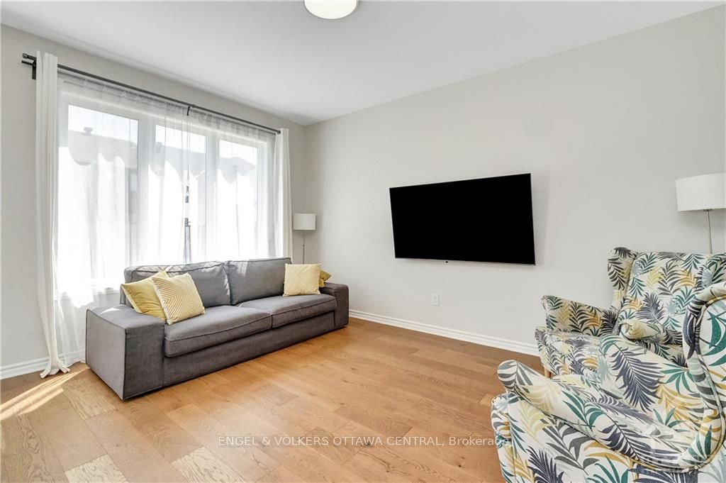 526 Cope Drive, Kanata, ON K2S 1B6 photo 5