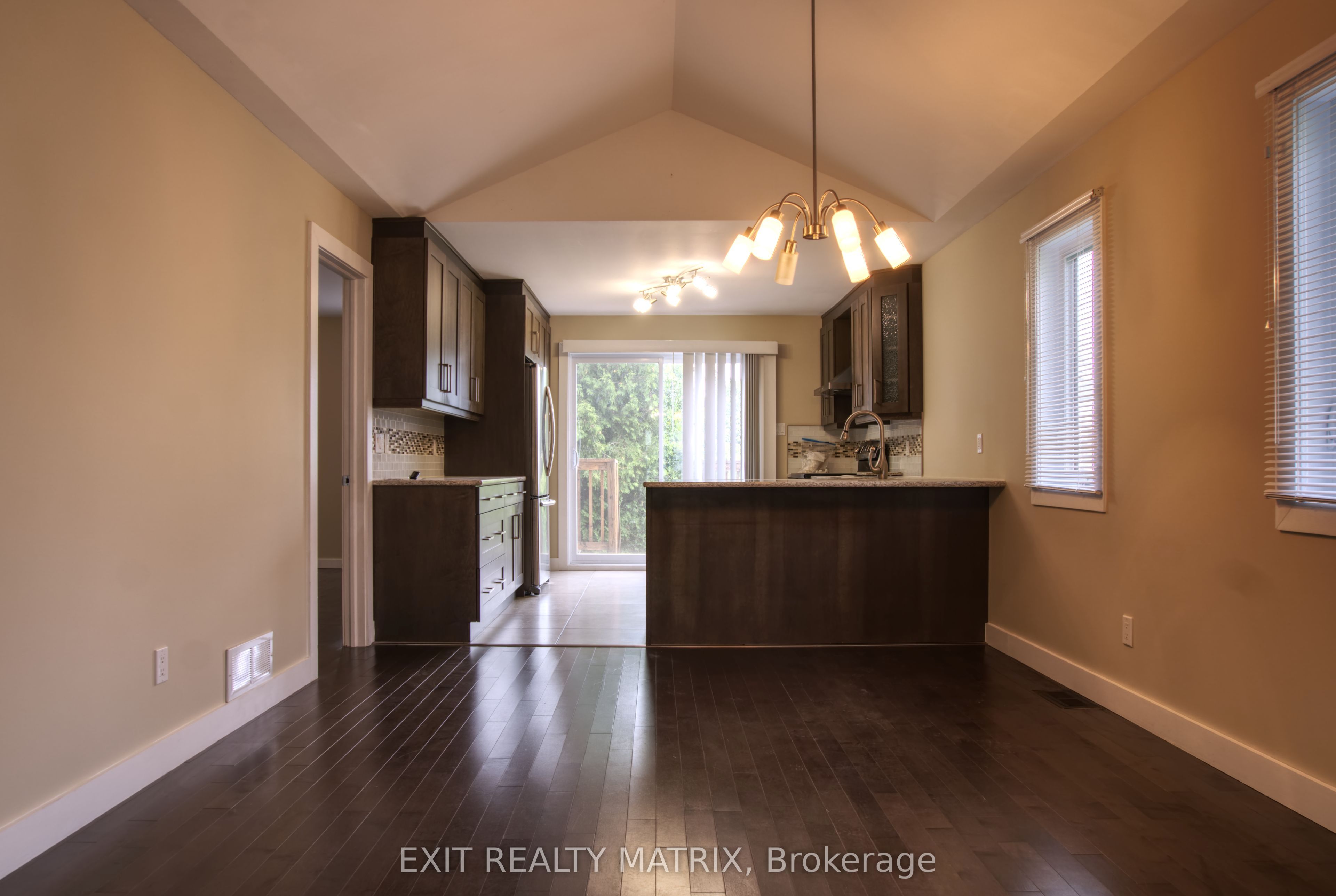 1557 Belcourt Boulevard, Orleans - Convent Glen and Area, ON K1C 1M3 photo 4