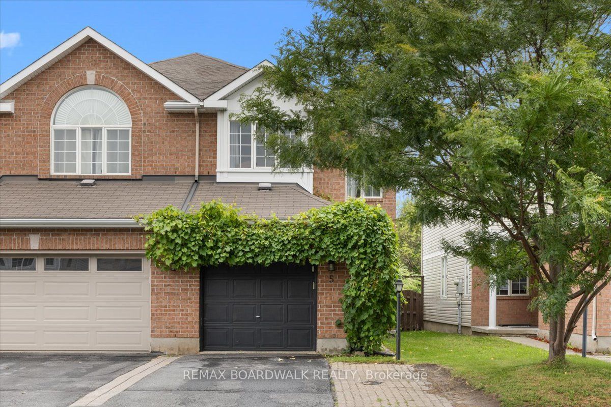 5 Gleeson Way, Barrhaven, ON K2J 4Z1