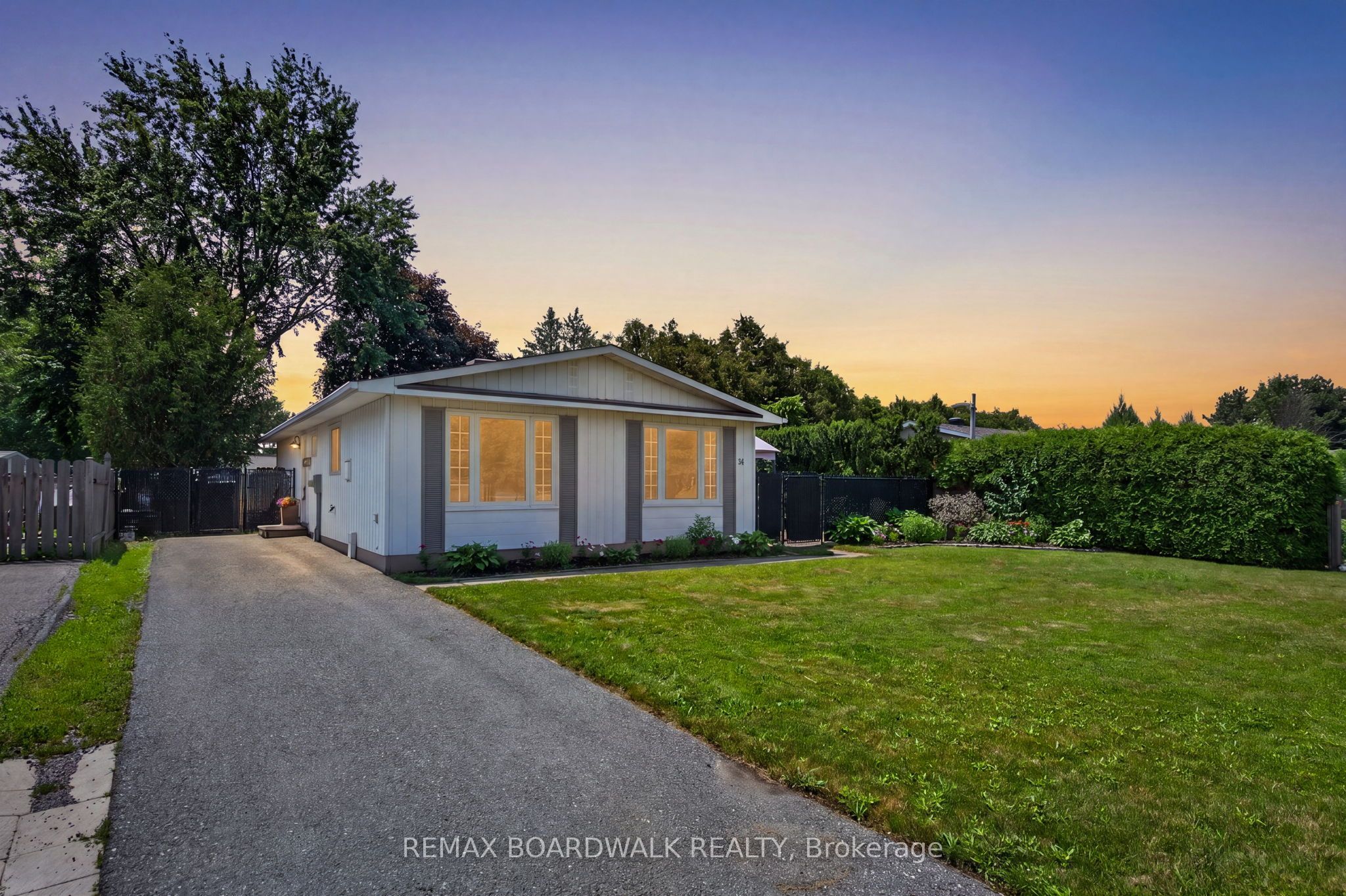 34 Binscarth Crescent, Kanata, ON K2L 1S1 photo 2