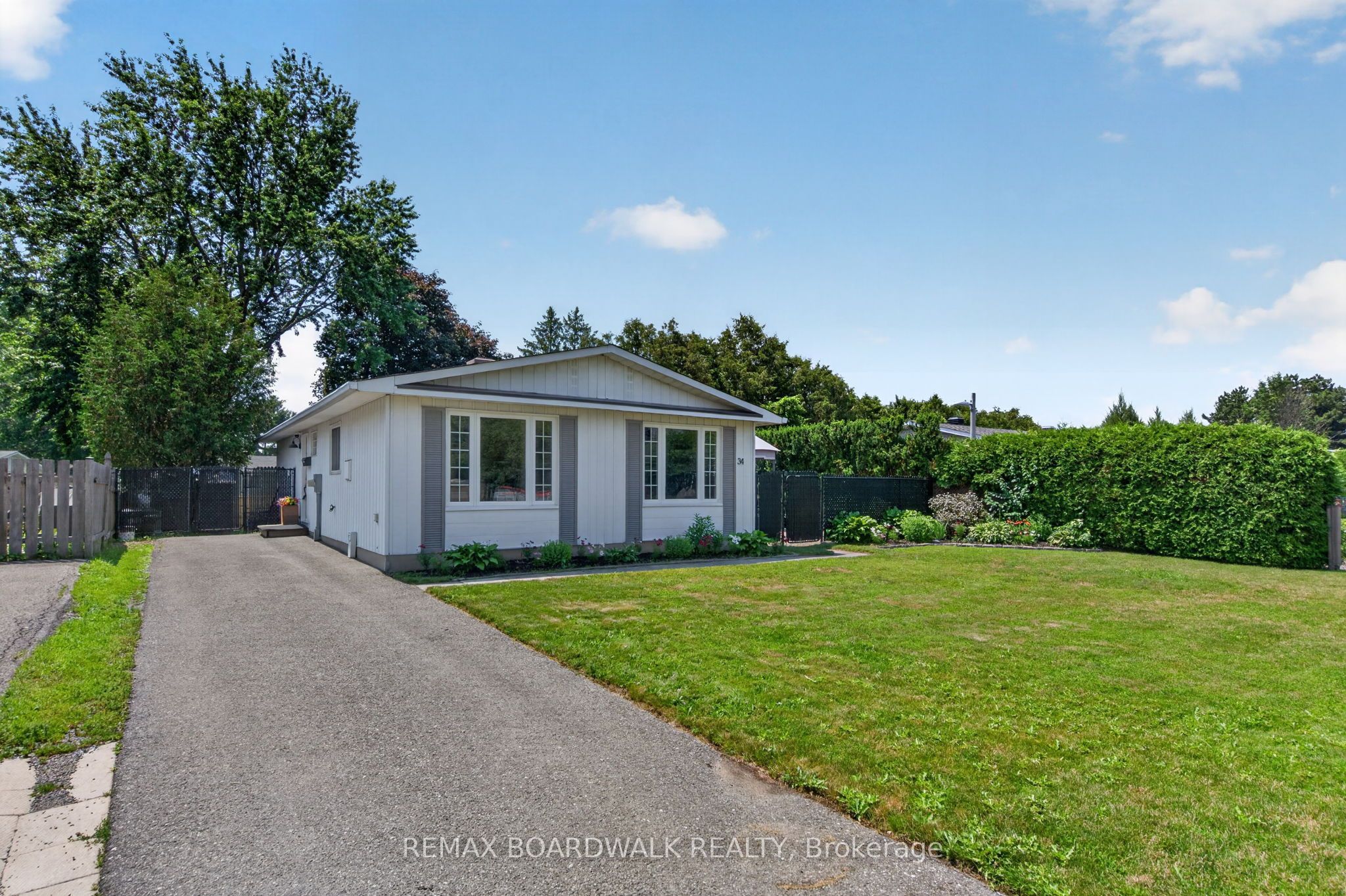 34 Binscarth Crescent, Kanata, ON K2L 1S1 photo 3