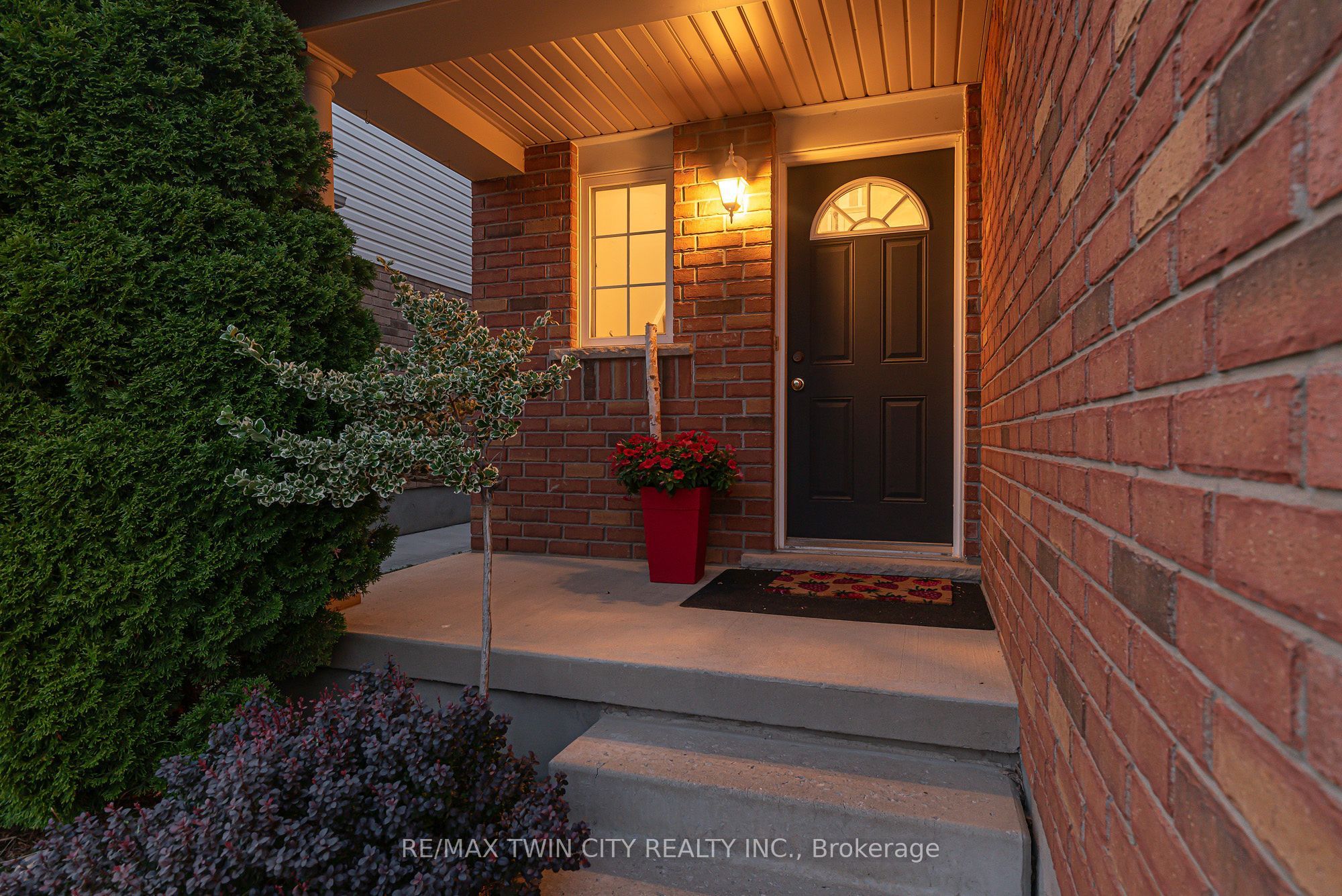 799 Commonwealth Crescent, Kitchener, ON N2E 4K8 photo 4