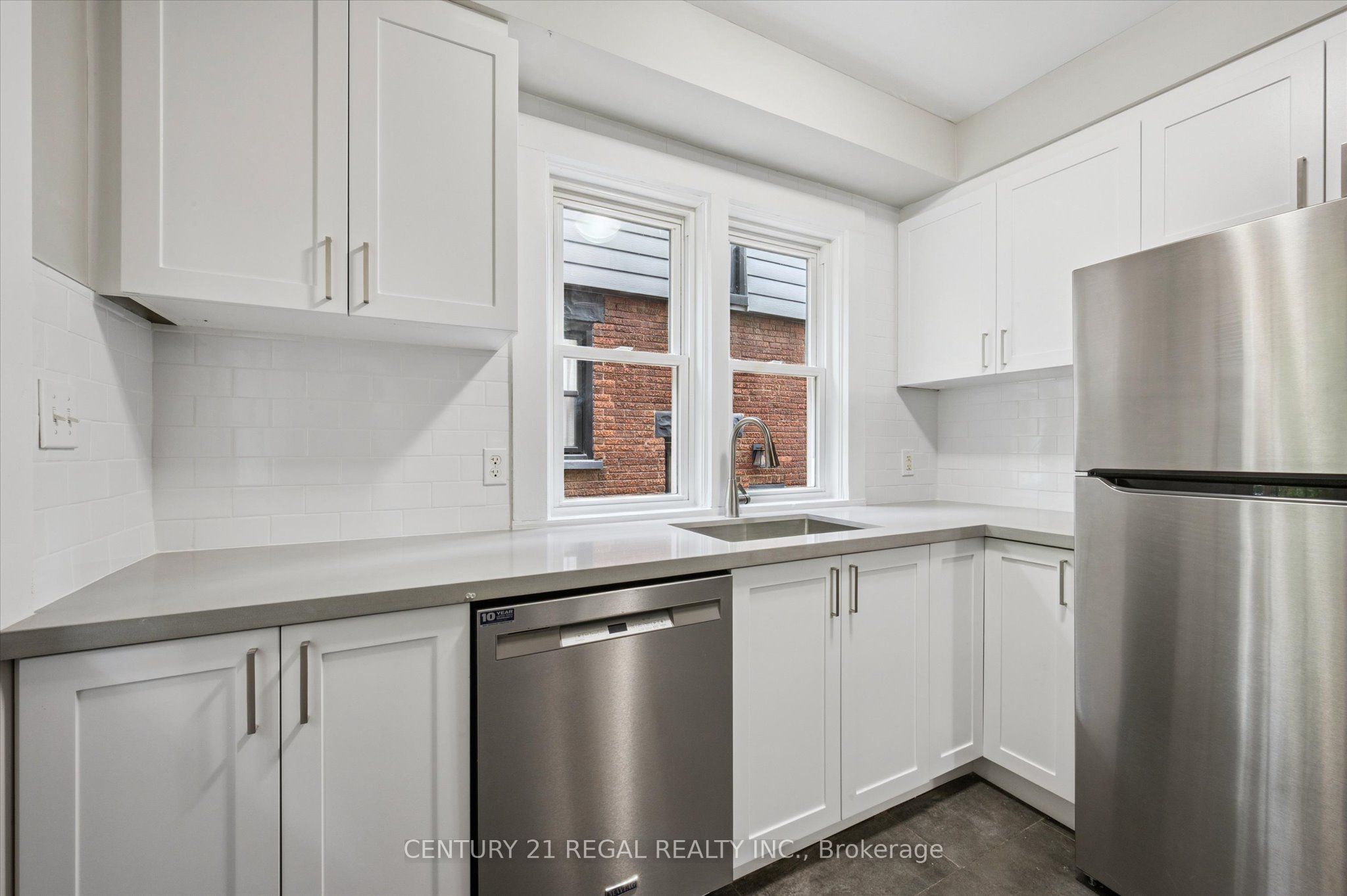 14 Stirling Avenue N, Kitchener, ON N2H 3G5 photo 2
