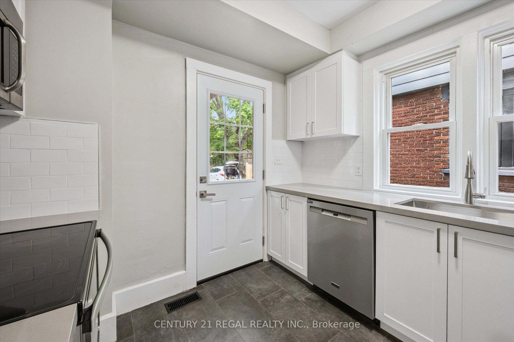 14 Stirling Avenue N, Kitchener, ON N2H 3G5 photo 3