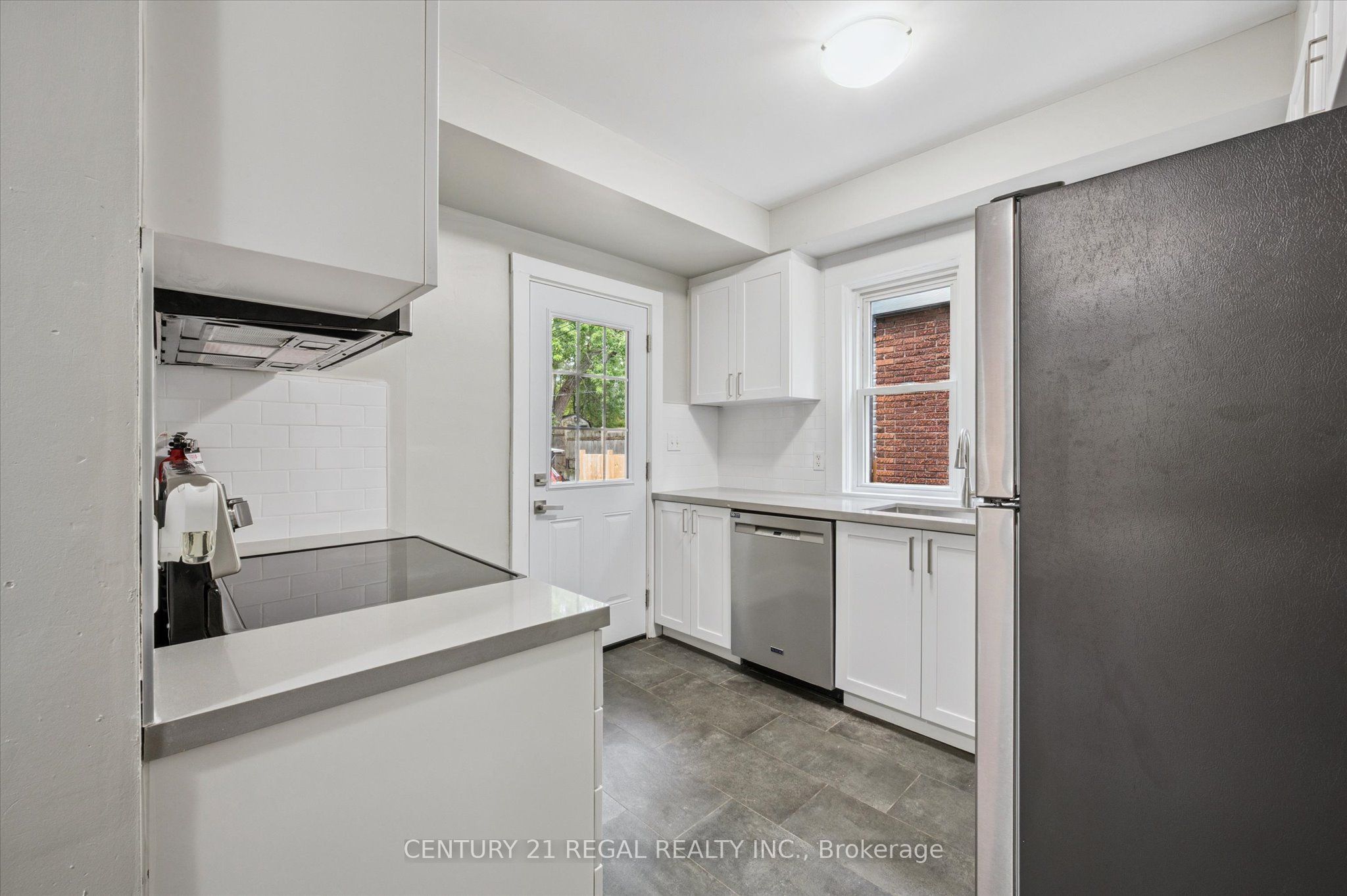 14 Stirling Avenue N, Kitchener, ON N2H 3G5 photo 4