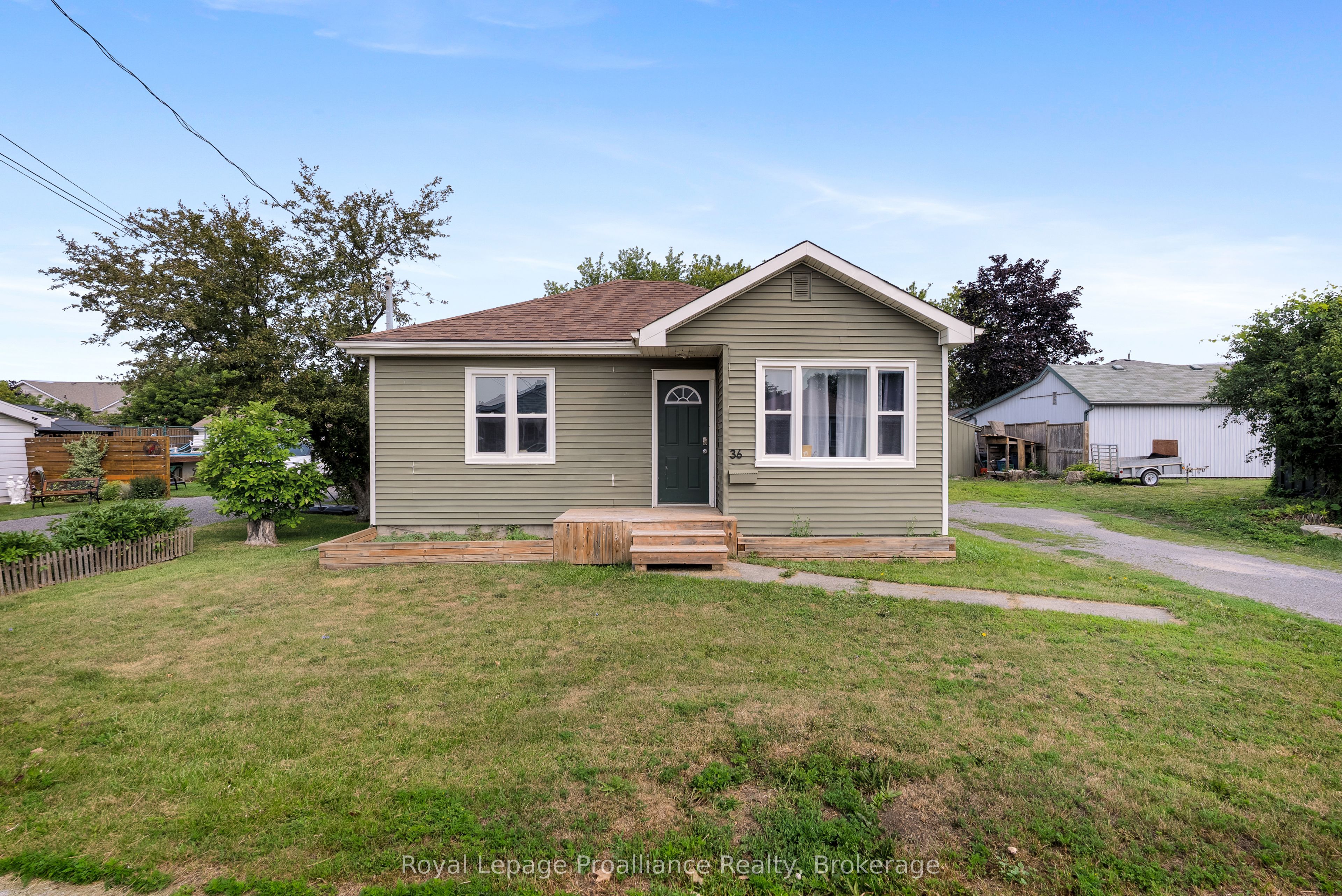 36 Byron Street, Belleville, ON K8N 2W1 photo 3