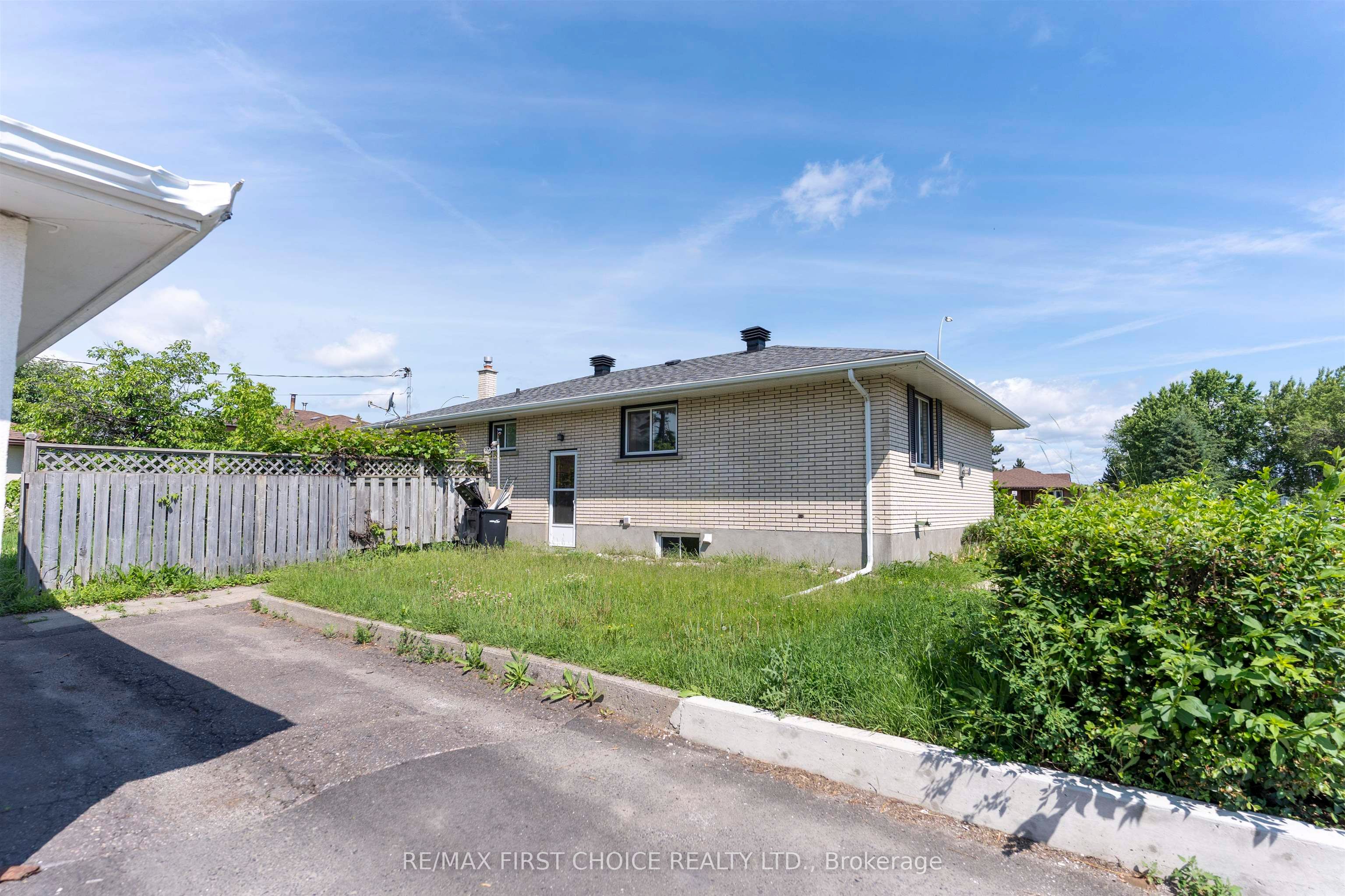 400 Victoria Avenue W, Thunder Bay, ON P7C 1G7 photo 2