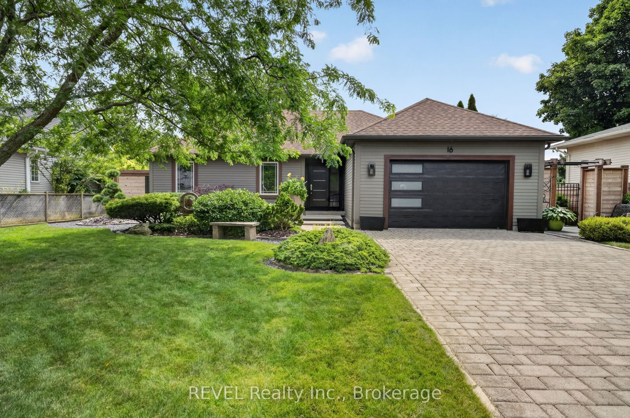 16 Confederation Drive, Niagara-on-the-Lake, ON L0S 1J0