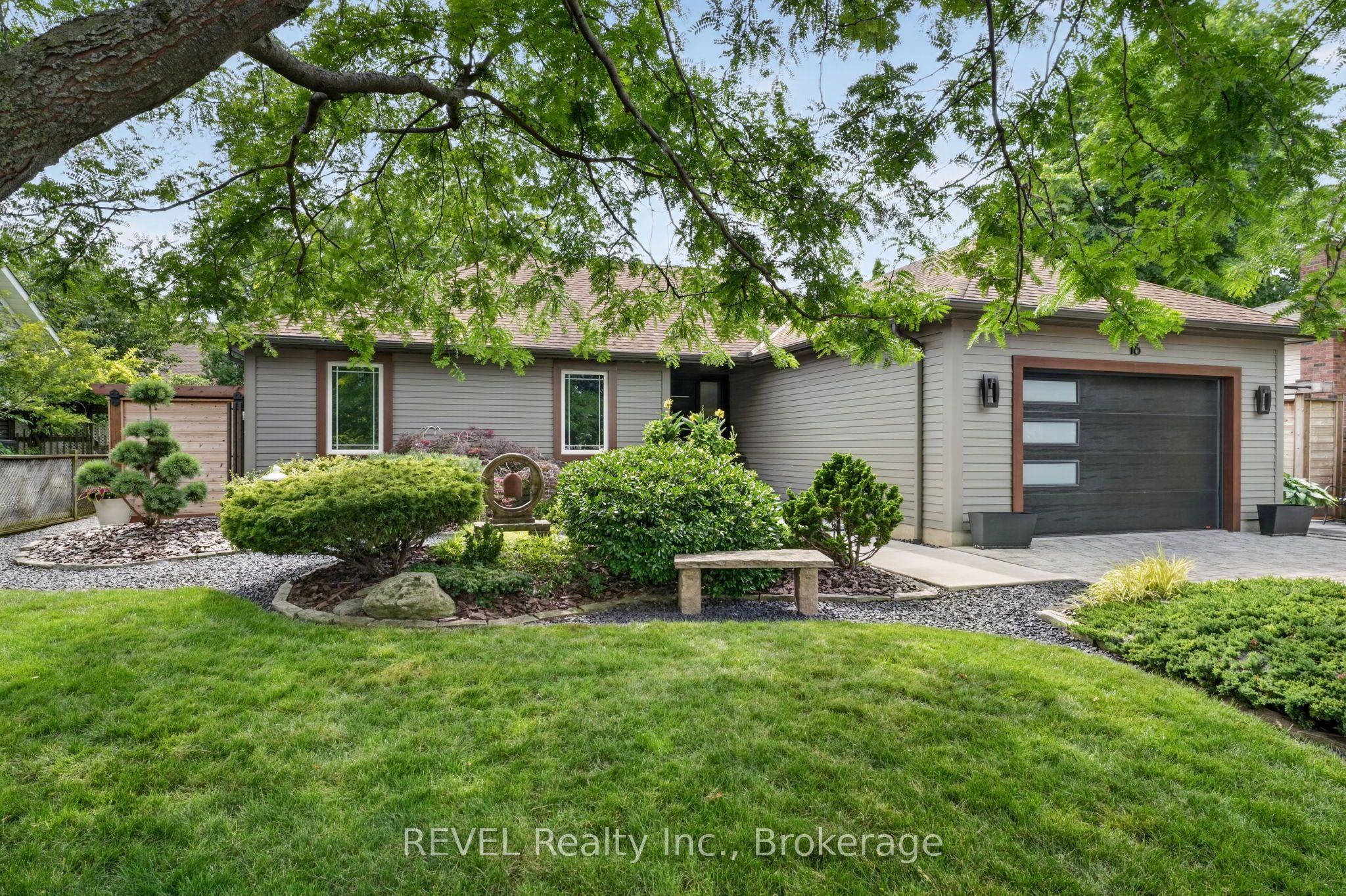 16 Confederation Drive, Niagara-on-the-Lake, ON L0S 1J0 photo 2