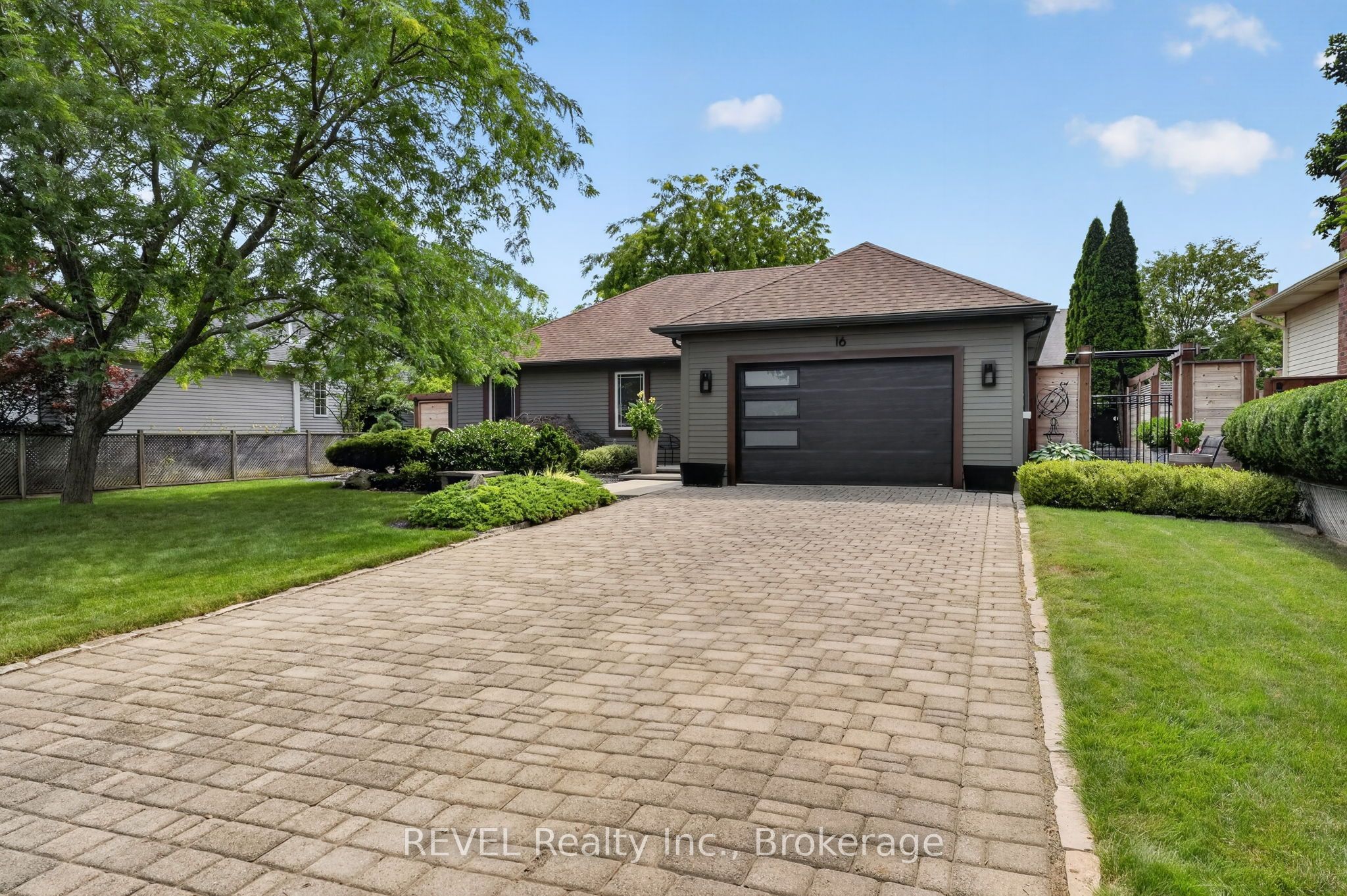 16 Confederation Drive, Niagara-on-the-Lake, ON L0S 1J0 photo 3