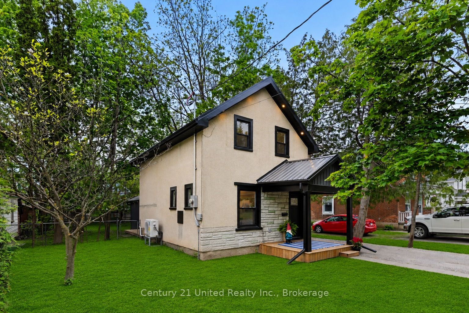 633 Rogers Street, Peterborough, ON K9H 1X9 photo 2