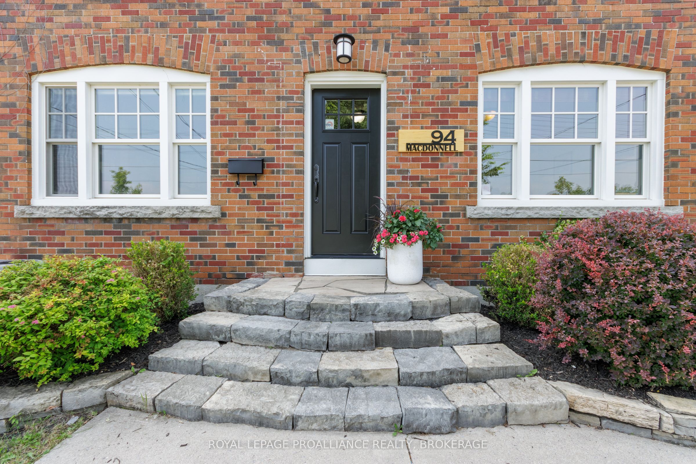 94 Macdonnell Street N, Kingston, ON K7L 4B7 photo 4