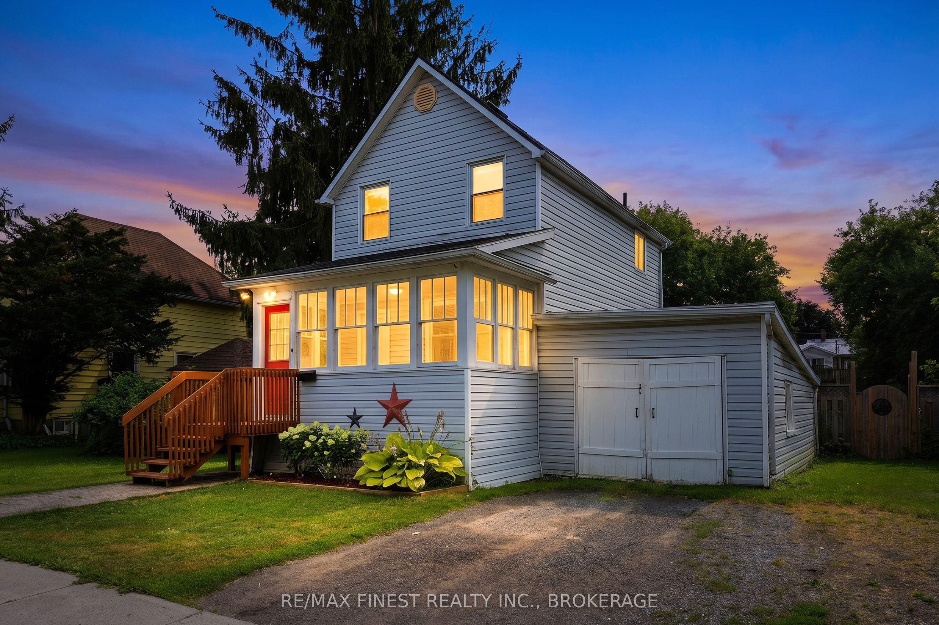 348 Charles Street N, Gananoque, ON K7G 1V4