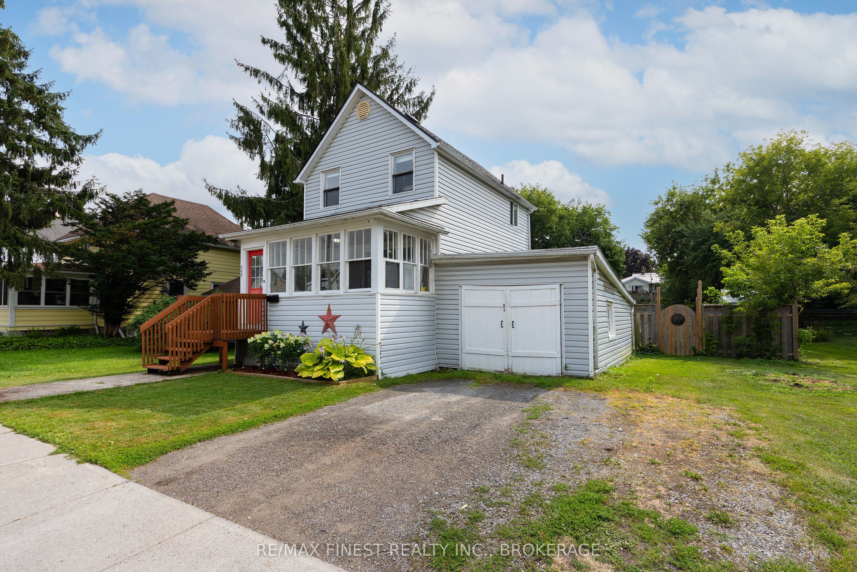 348 Charles Street N, Gananoque, ON K7G 1V4 photo 2