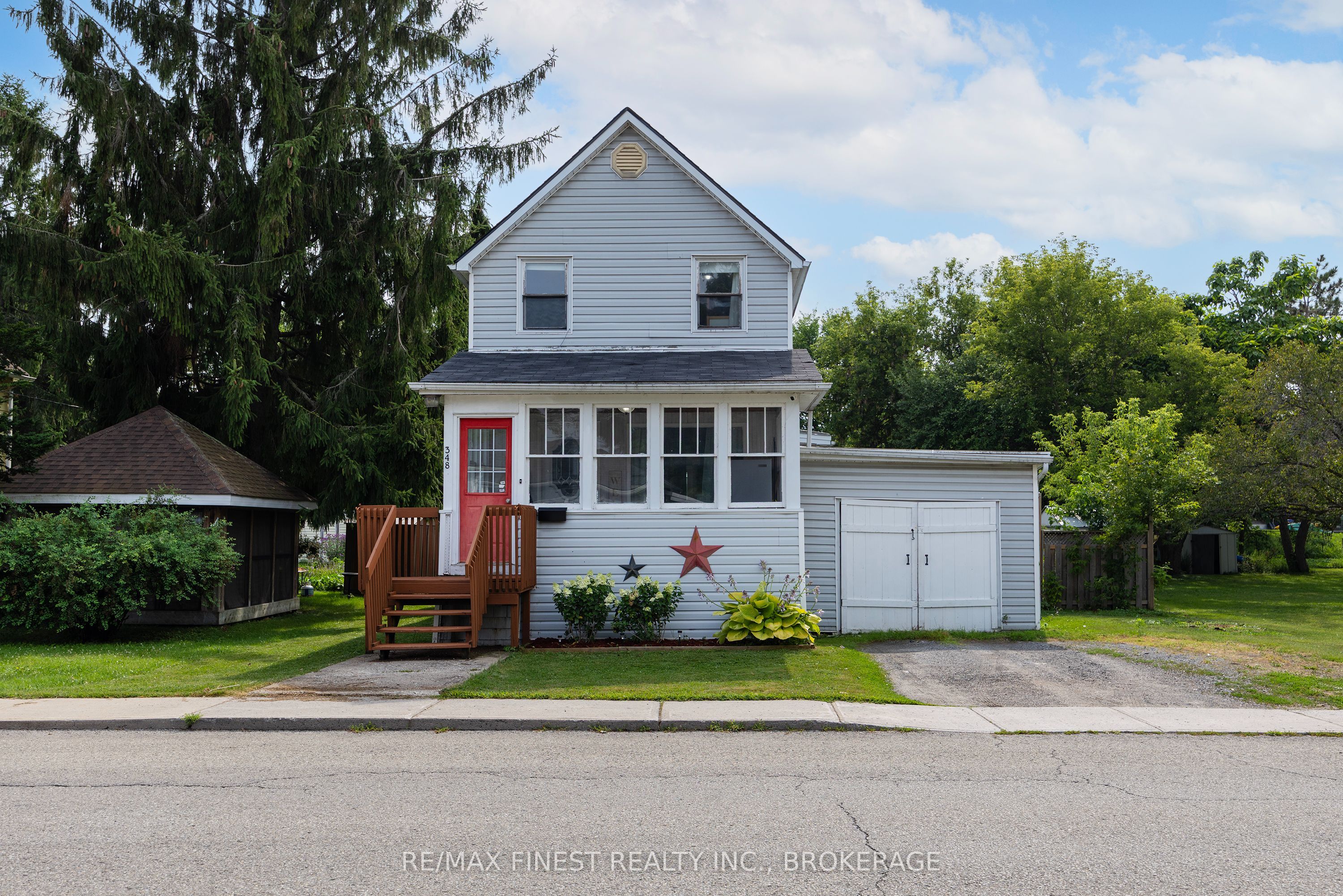 348 Charles Street N, Gananoque, ON K7G 1V4 photo 3