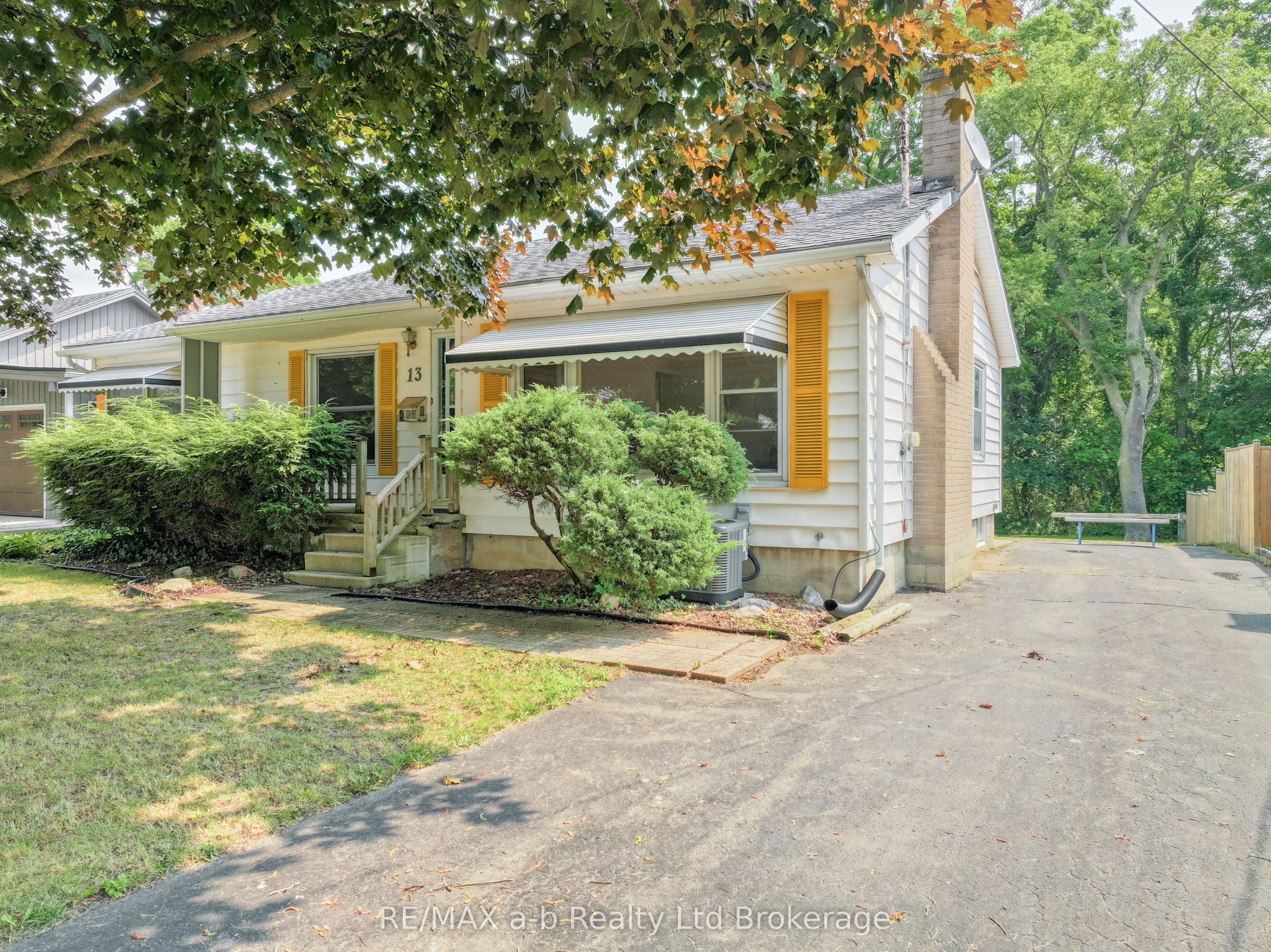 13 Parkside Drive, Tillsonburg, ON N4G 4A1
