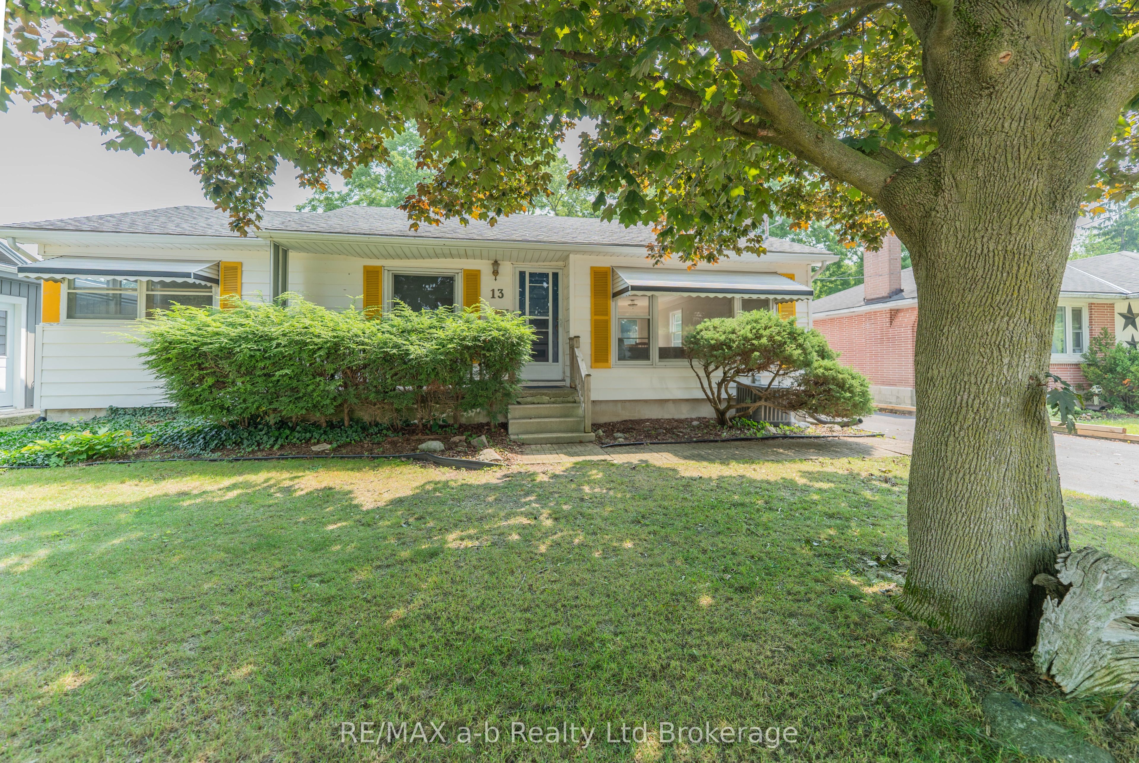13 Parkside Drive, Tillsonburg, ON N4G 4A1 photo 3