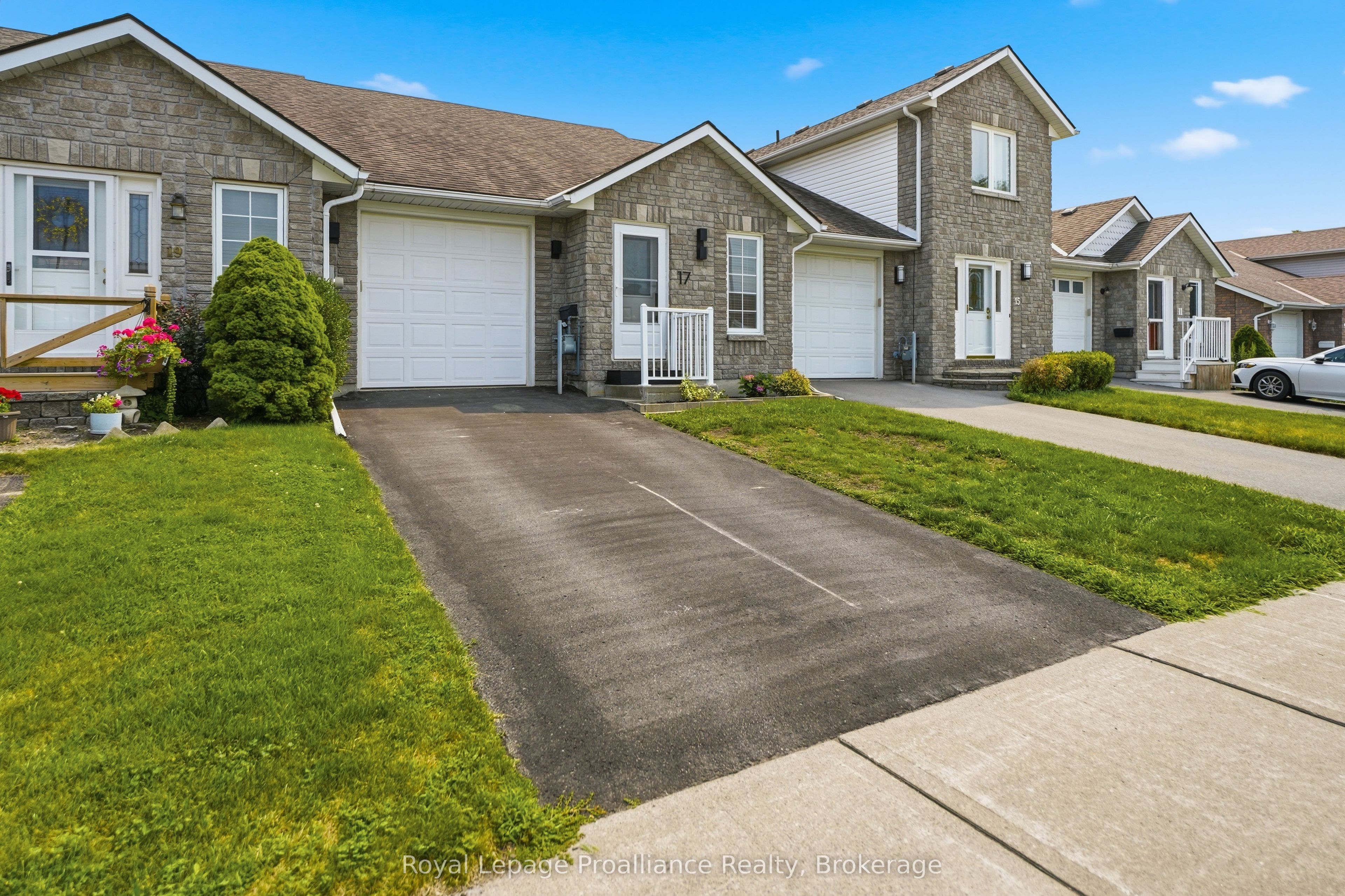 17 Alder Court, Belleville, ON K8P 5L5 photo 3