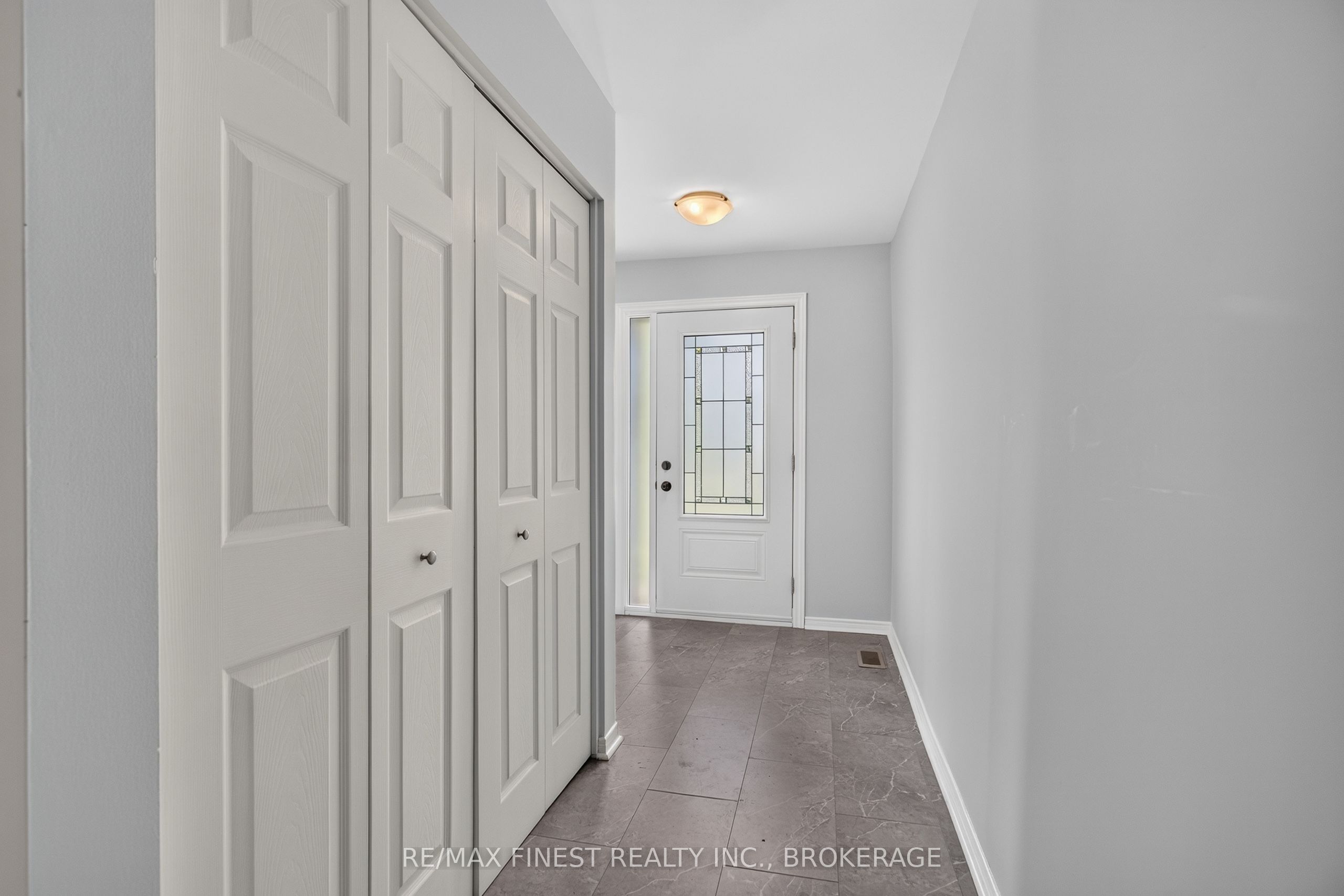 881 Ludgate Crescent, Kingston, ON K7M 6C7 photo 5
