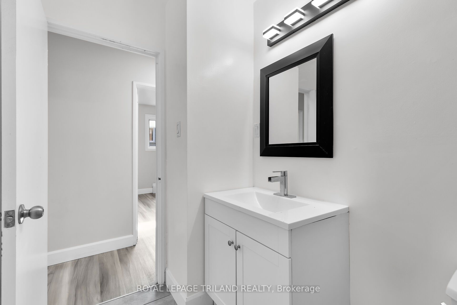 1566 Allen Place 2, London East, ON N5W 2V8 photo 5