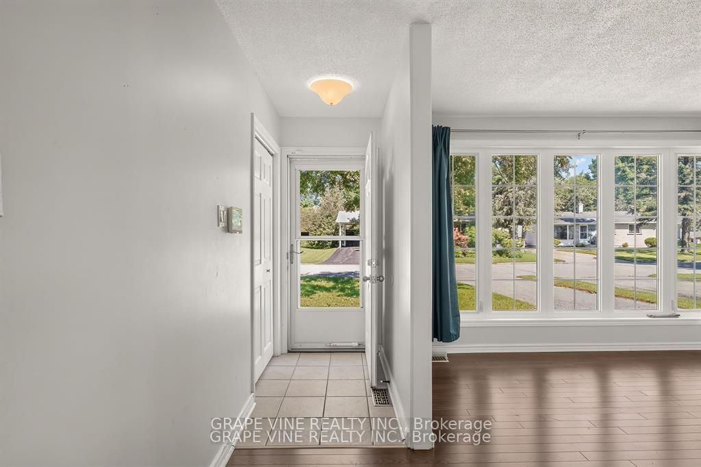 104 Oriole Avenue, Kanata, ON K2L 1E7 photo 3