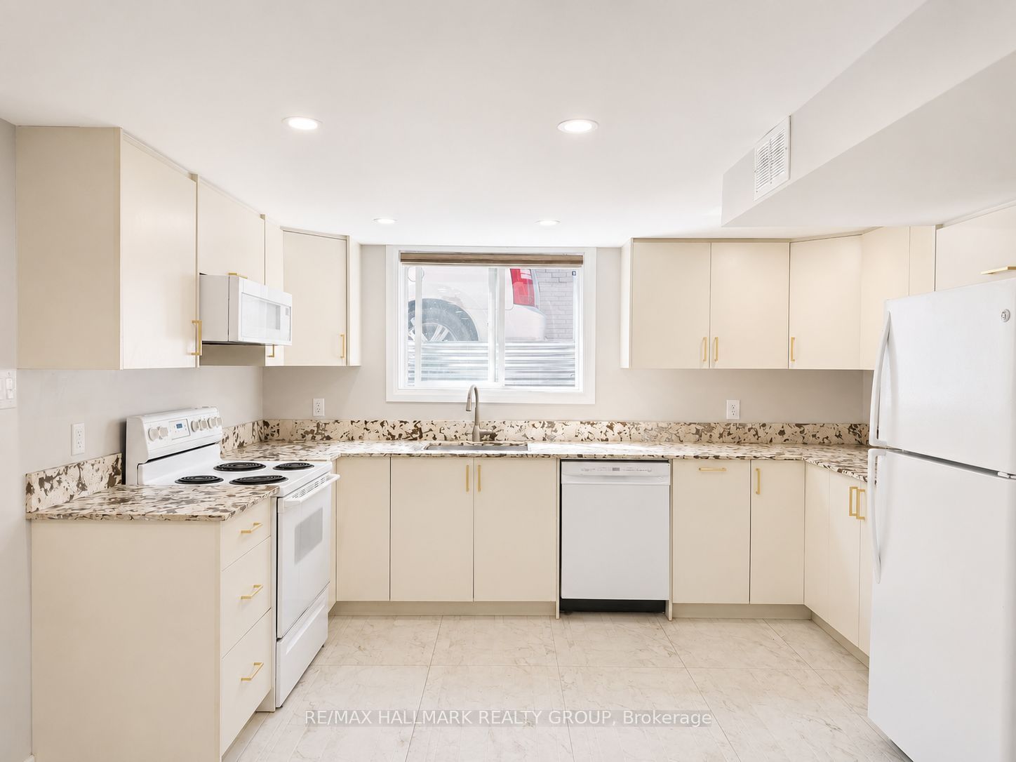735 Borthwick Avenue, Overbrook - Castleheights and Area, ON K1K 2M3 photo 3