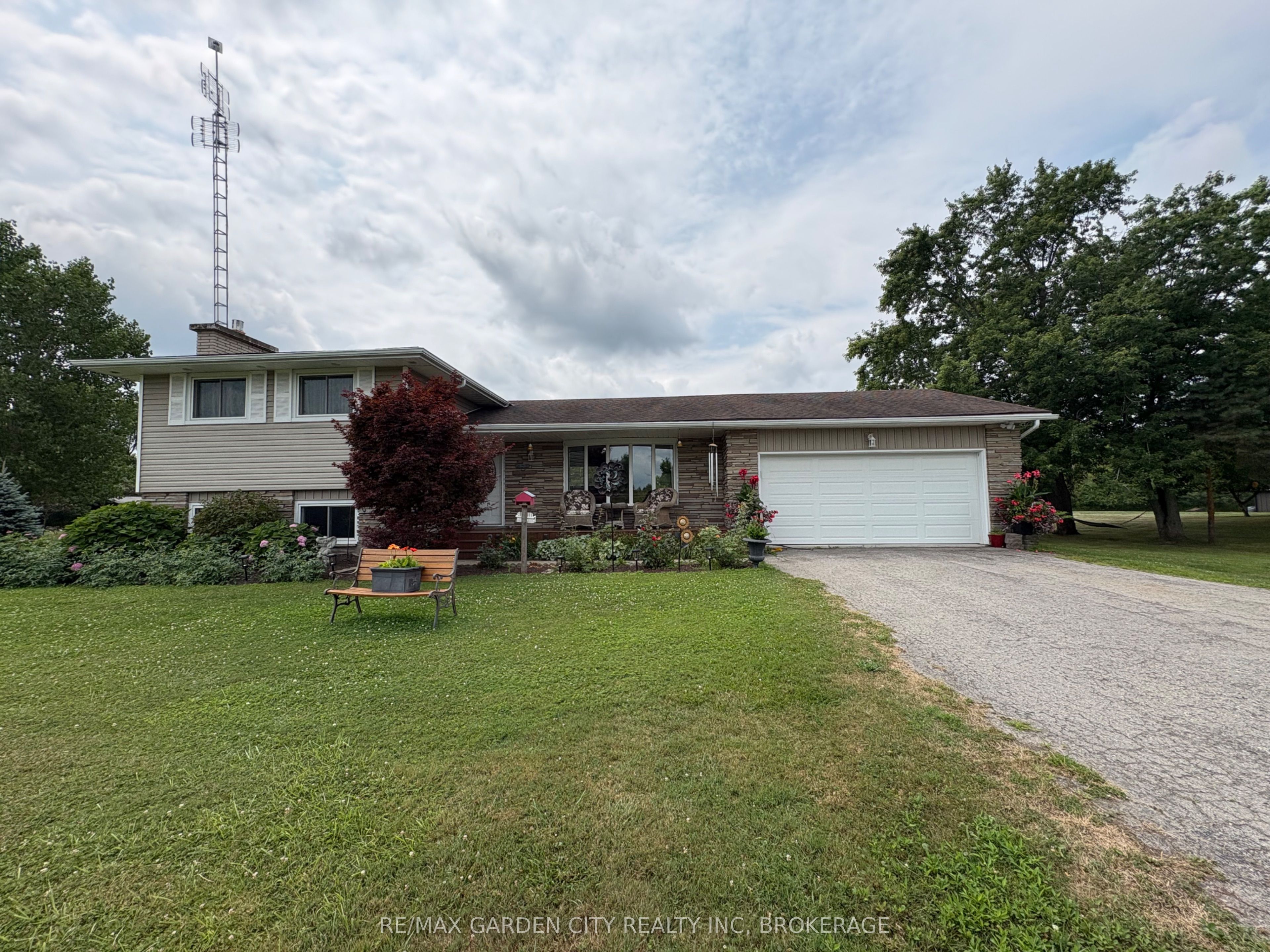 147 CAIRNS Crescent, Fort Erie, ON L2A 5M4 photo 2