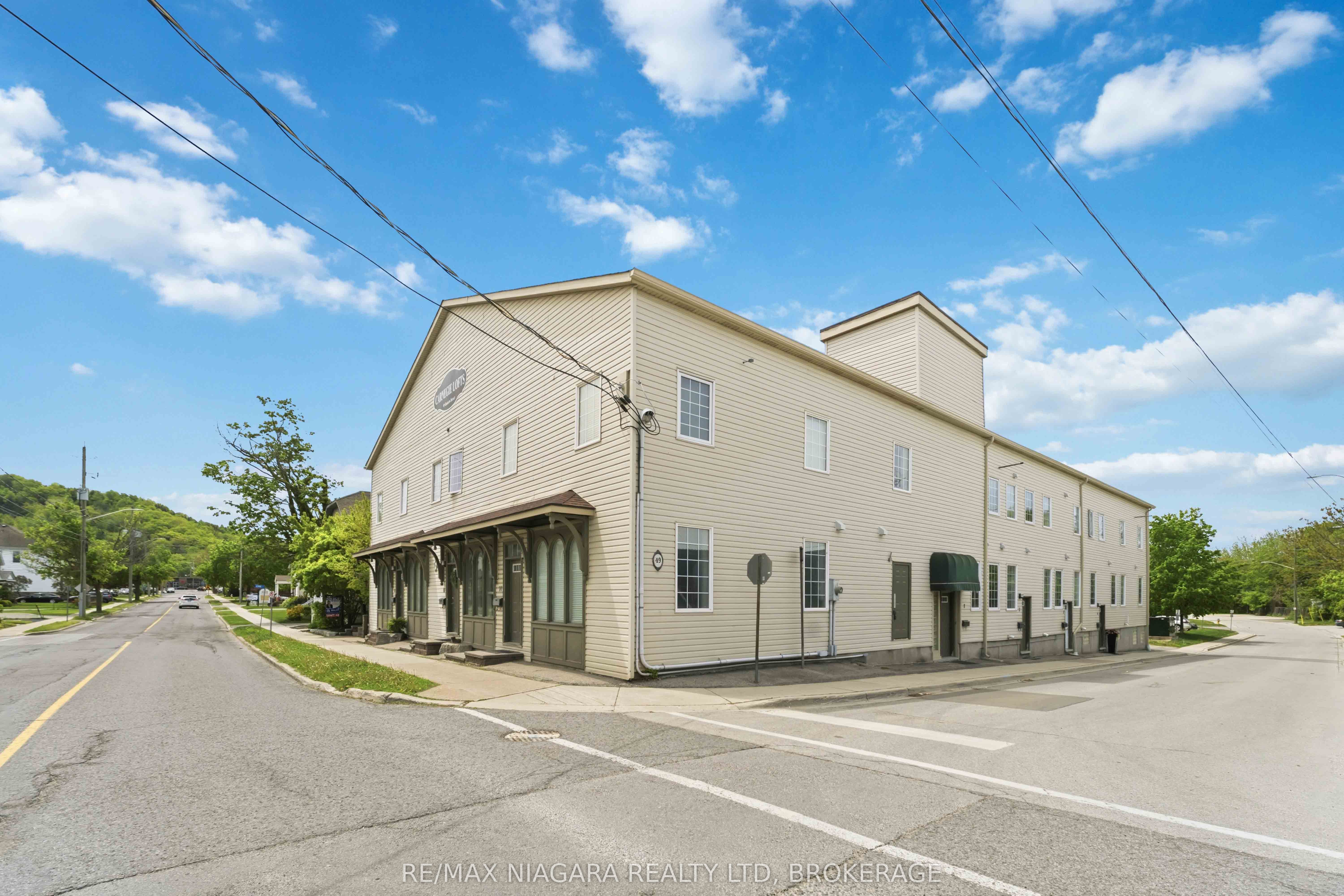 49 Ontario Street 2, Grimsby, ON L3M 3H2 photo 2