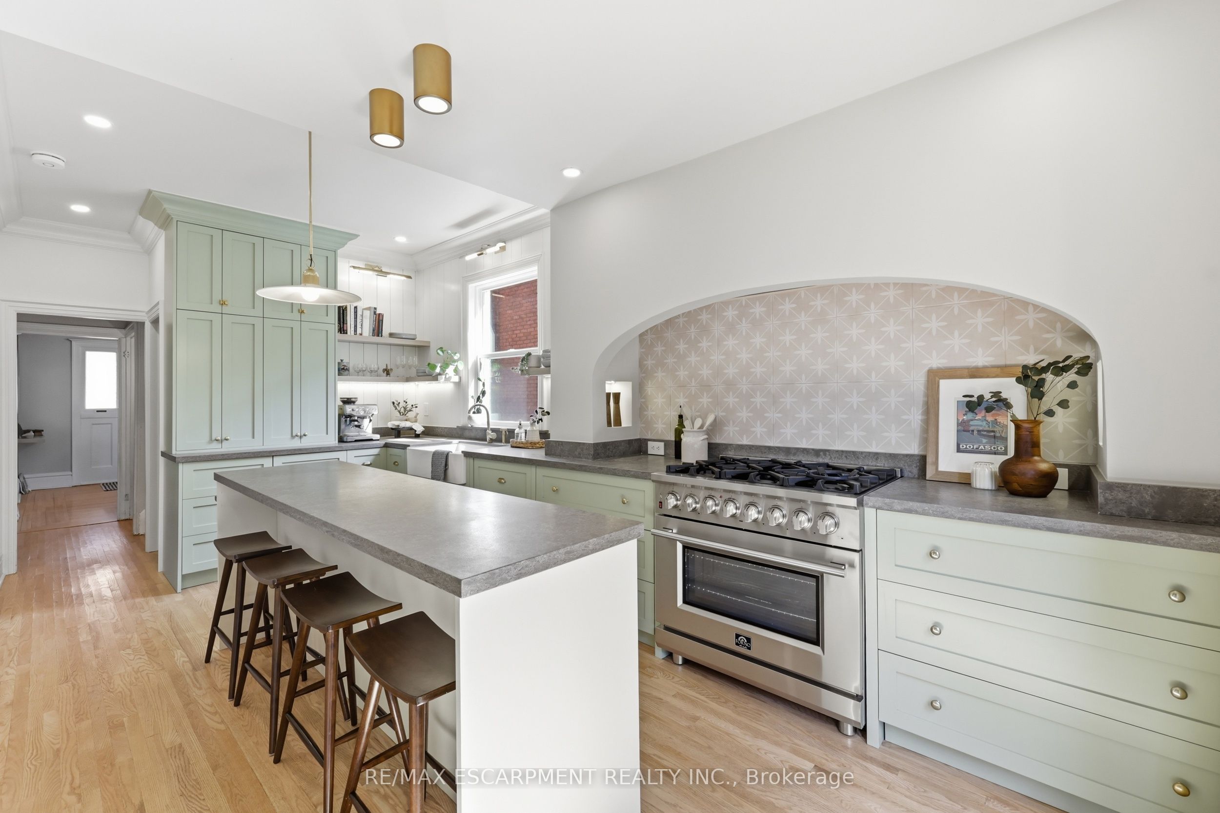 70 Gage Avenue S, Hamilton, ON L8M 3C9