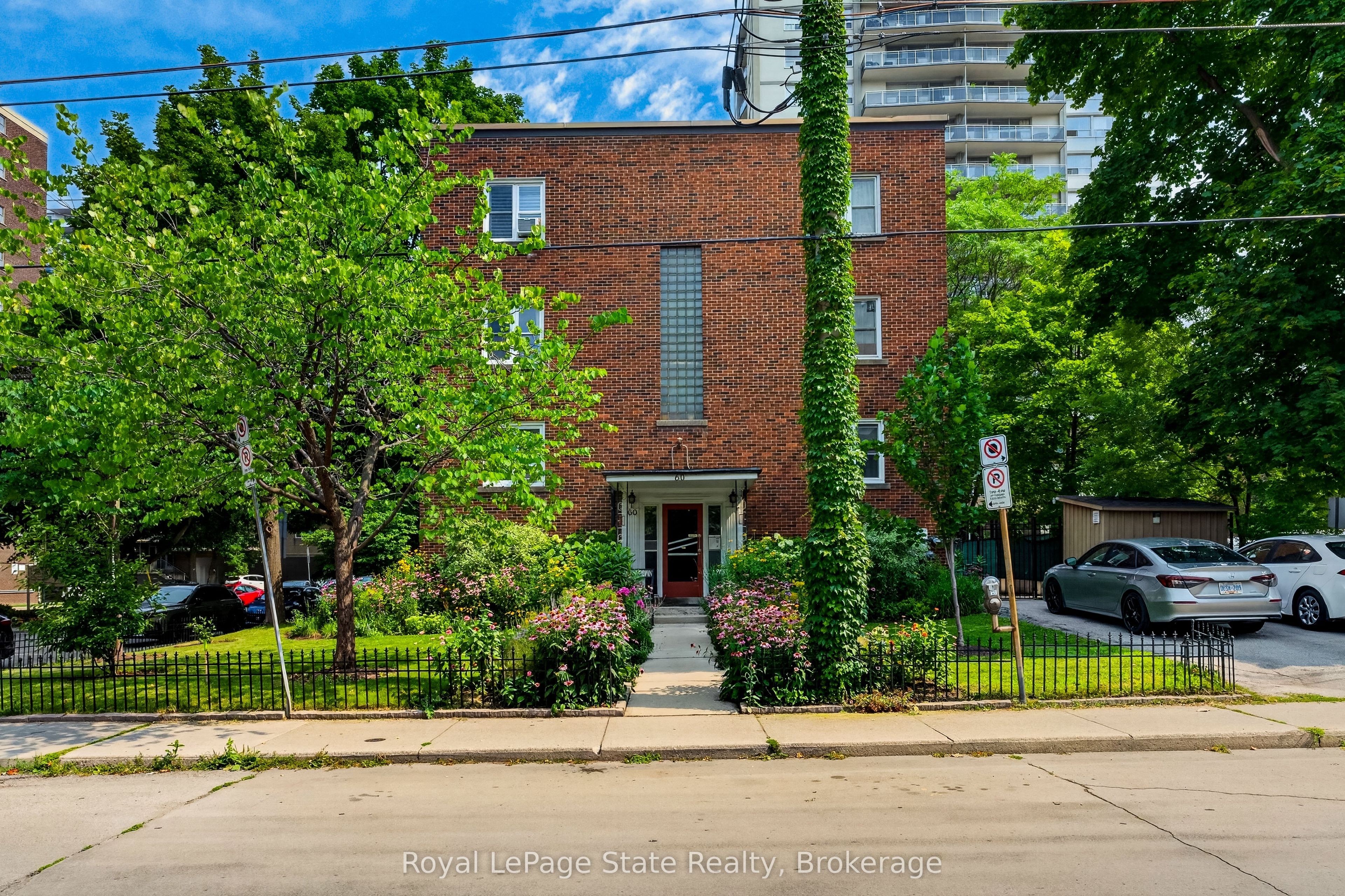 60 Robinson Street 104, Hamilton, ON L8P 1Y9