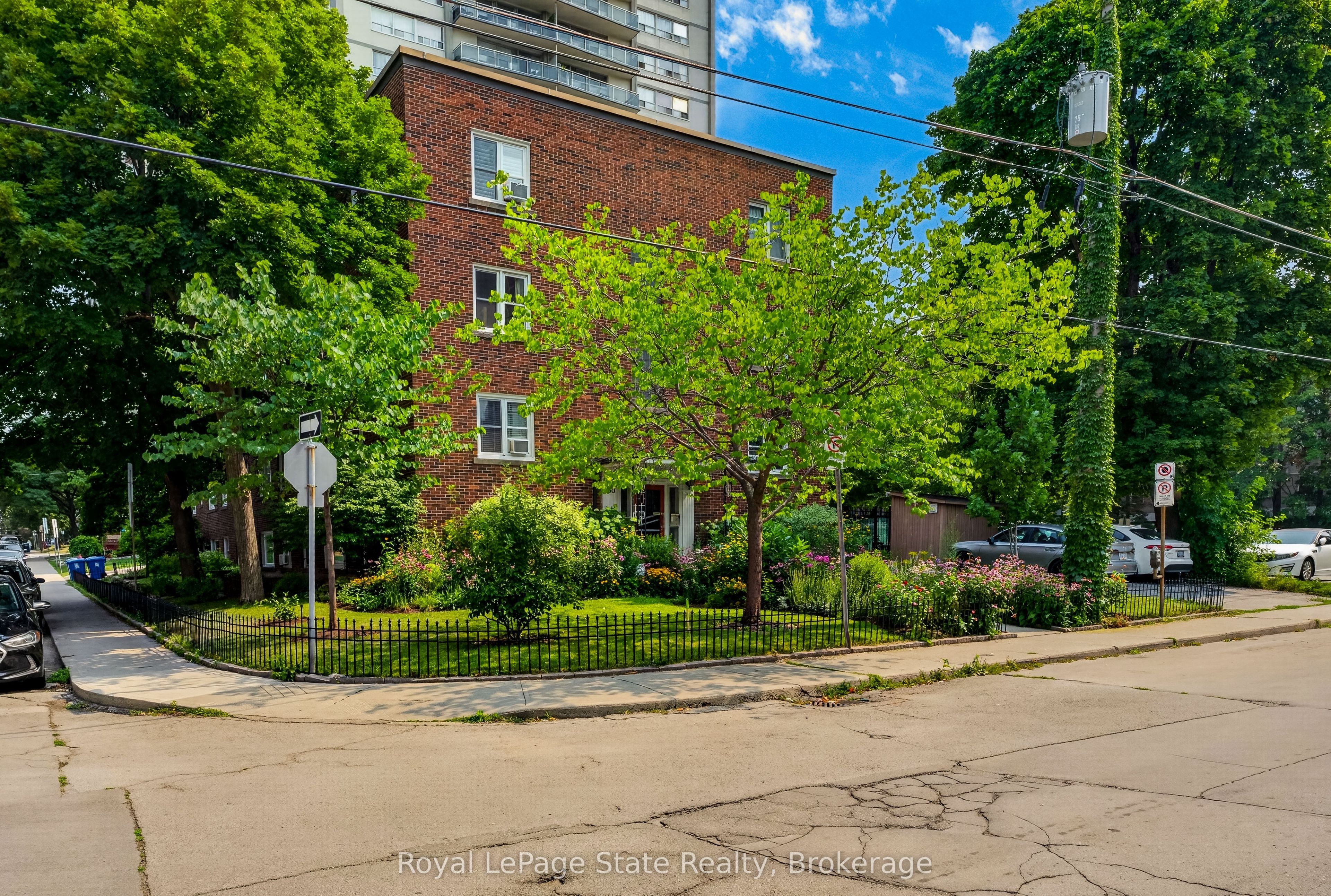 60 Robinson Street 104, Hamilton, ON L8P 1Y9 photo 2