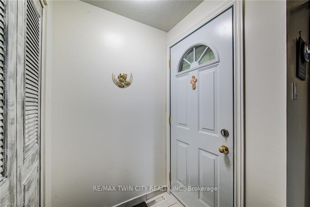 285 SANDOWNE Drive 15, Waterloo, ON N2K 2C1 photo 4