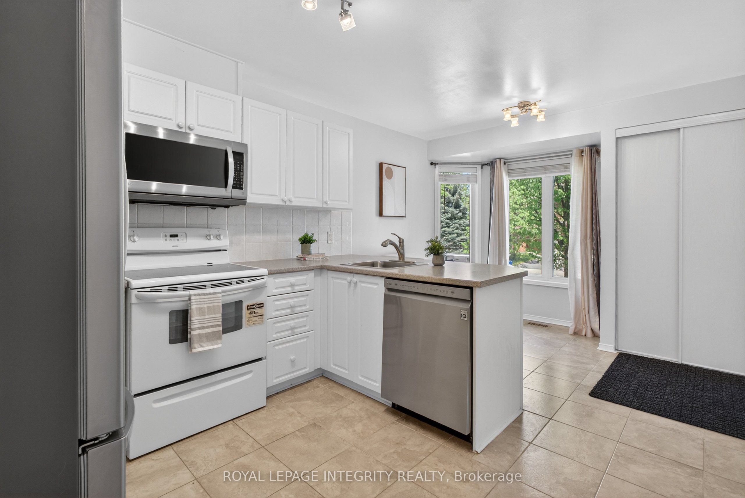 256 Cresthaven Drive, Barrhaven, ON K2G 6W4 photo 5
