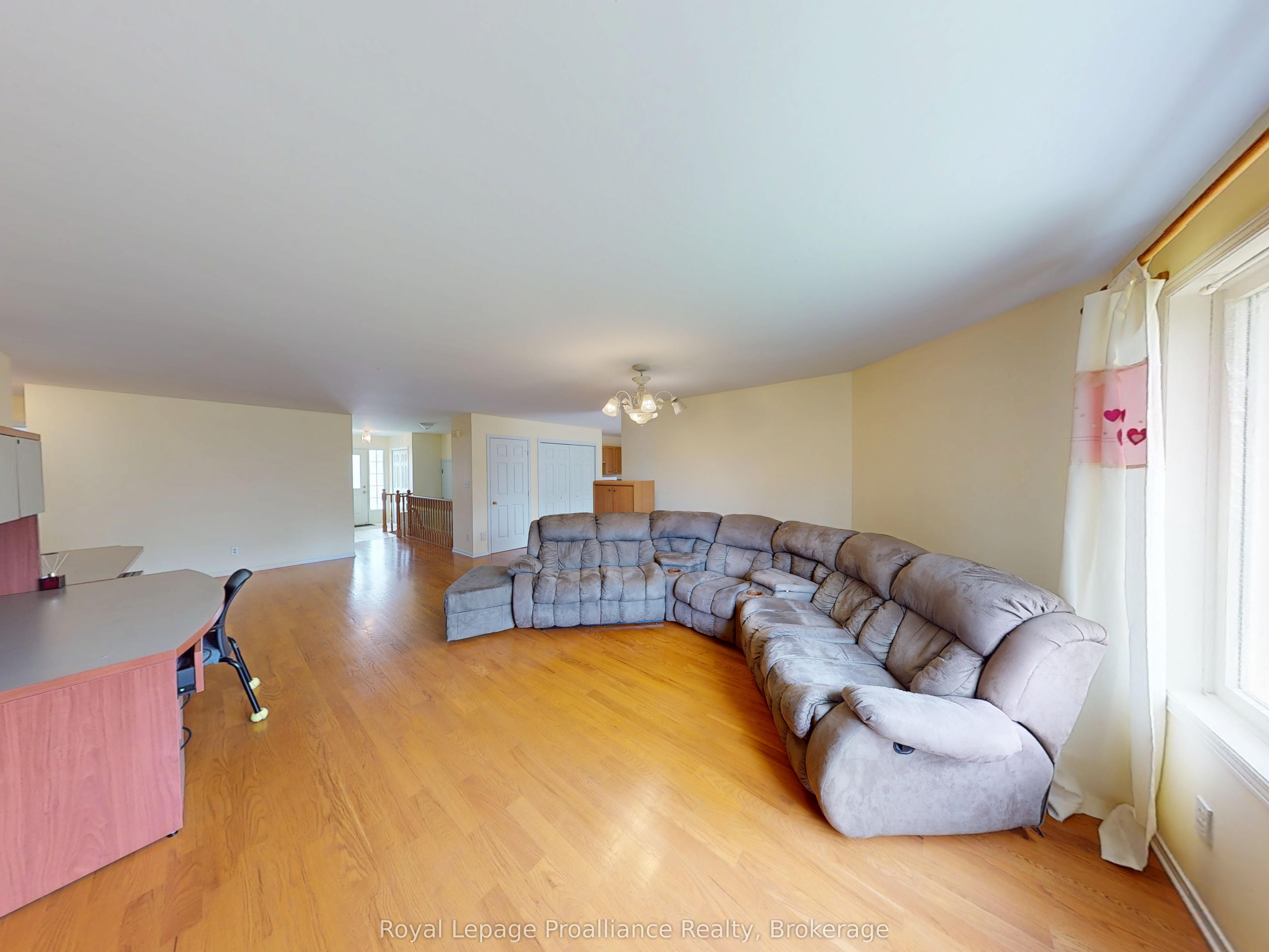 17 Sumac Terrace, Belleville, ON K8N 5X4 photo 4