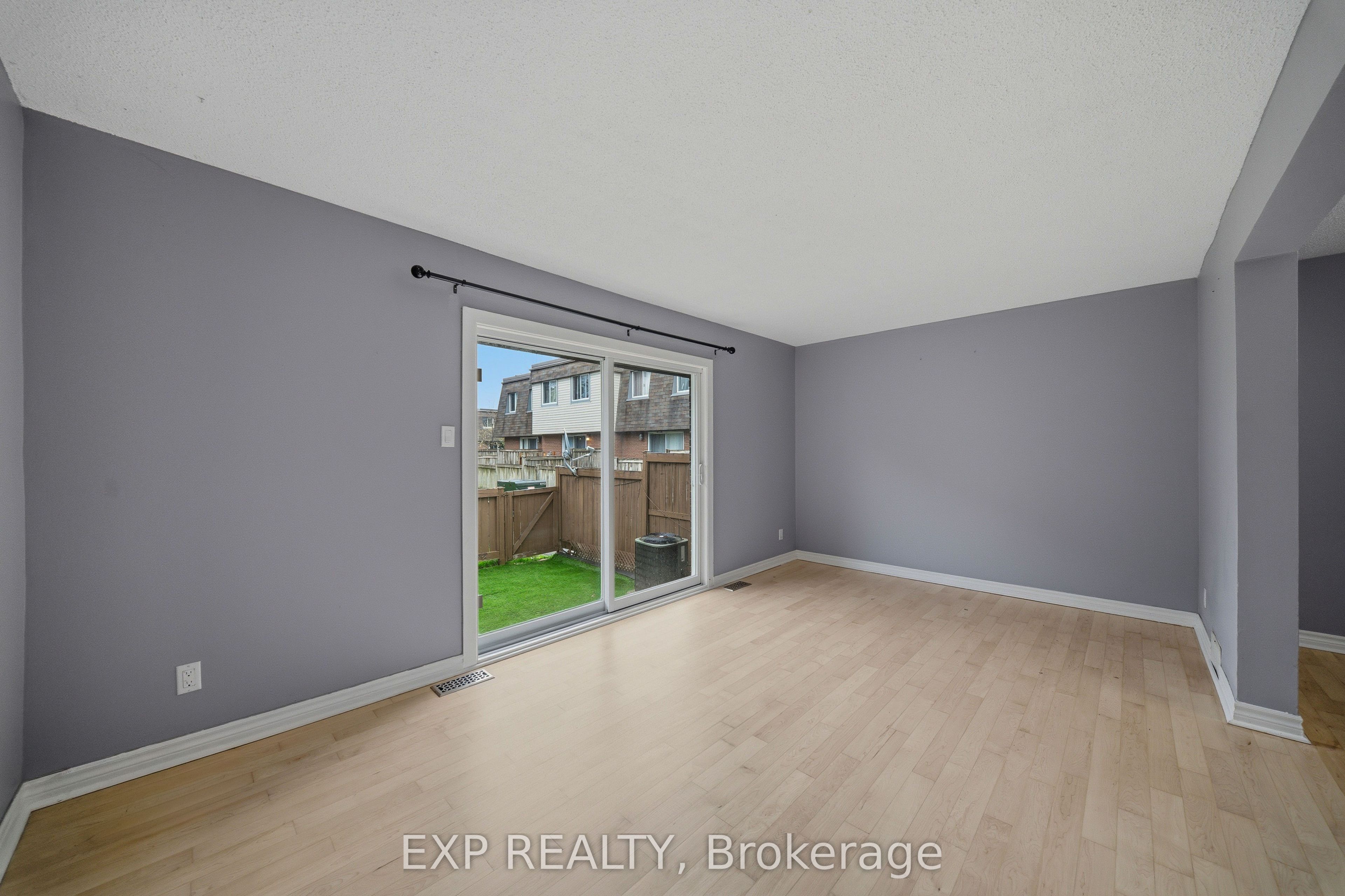 1713 Heatherington Road, Hunt Club - South Keys and Area, ON K1V 8T8 photo 5