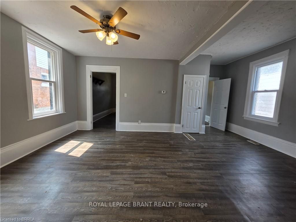 109 Sydenham Street, Brantford, ON N3R 3Y7 photo 2