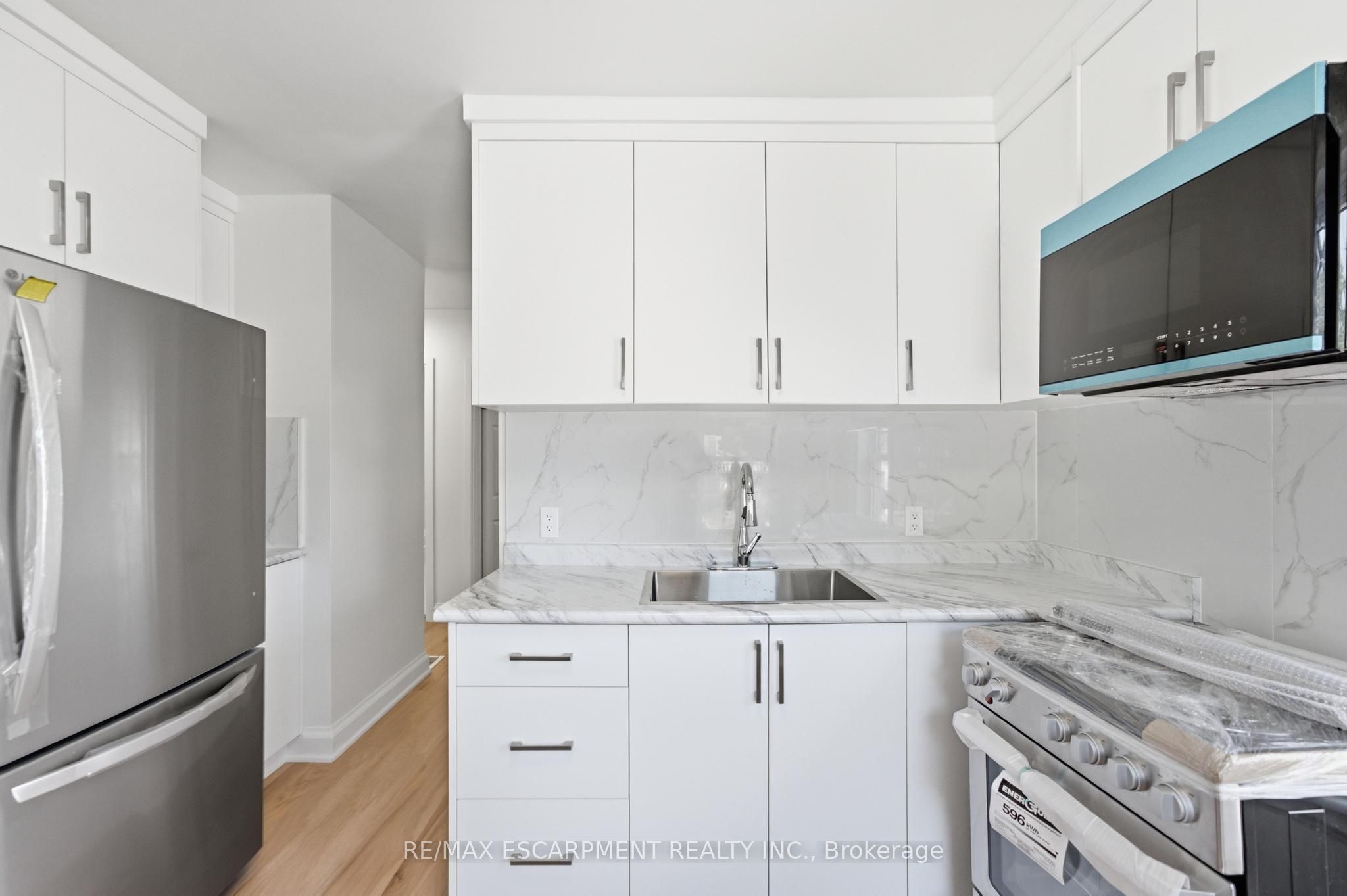 22 David Avenue, Hamilton, ON L9A 3V1 photo 3