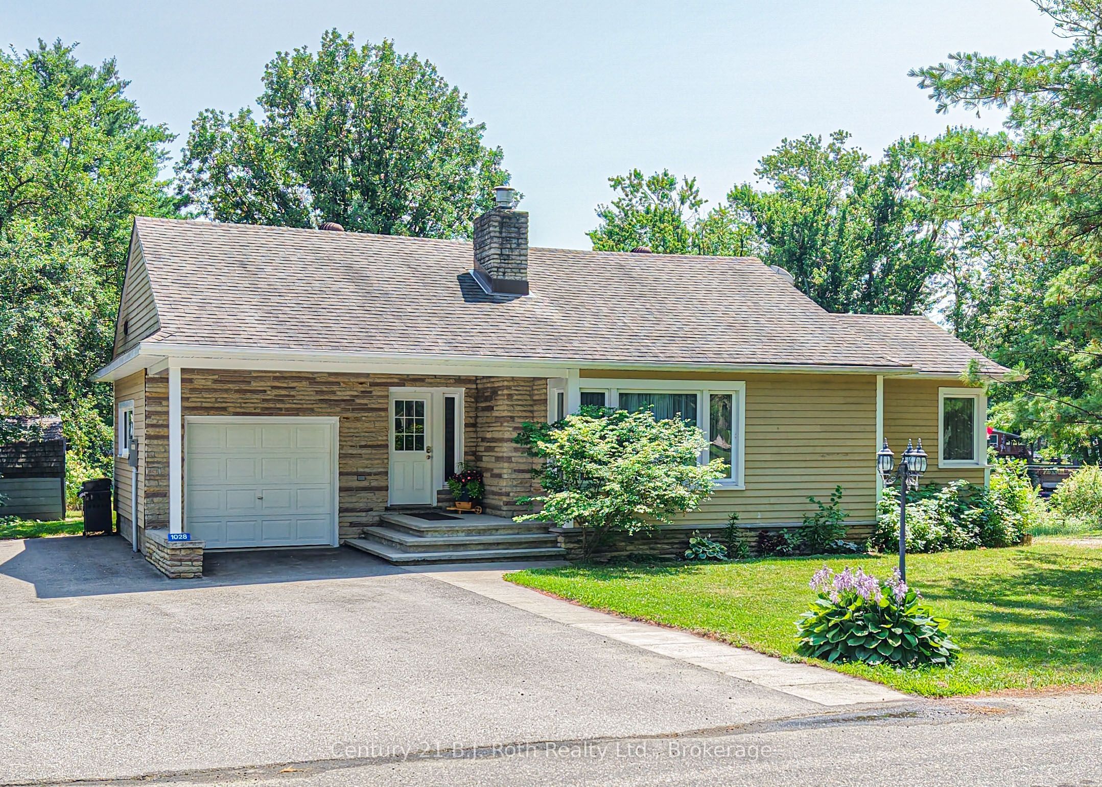 1028 Cowbell Lane, Gravenhurst, ON P0E 1N0