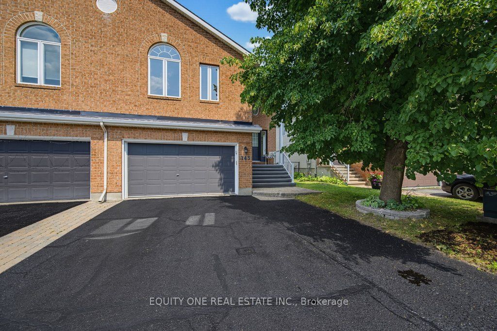 143 Castle Glen Crescent, Kanata, ON K2L 4G9 photo 2