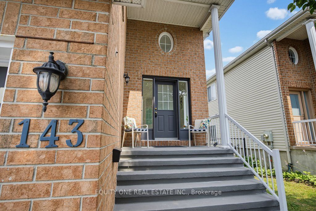 143 Castle Glen Crescent, Kanata, ON K2L 4G9 photo 3