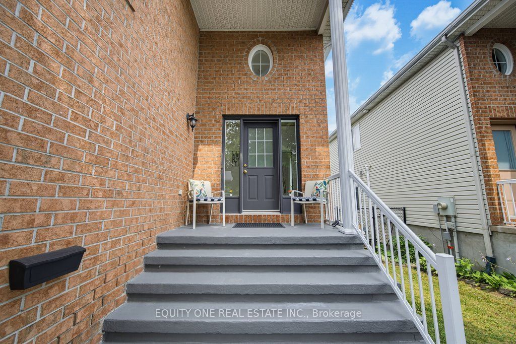 143 Castle Glen Crescent, Kanata, ON K2L 4G9 photo 4