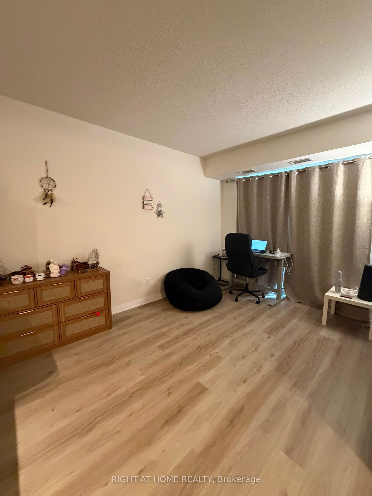 33 Erie Avenue 1402, Brantford, ON N3S 0K7