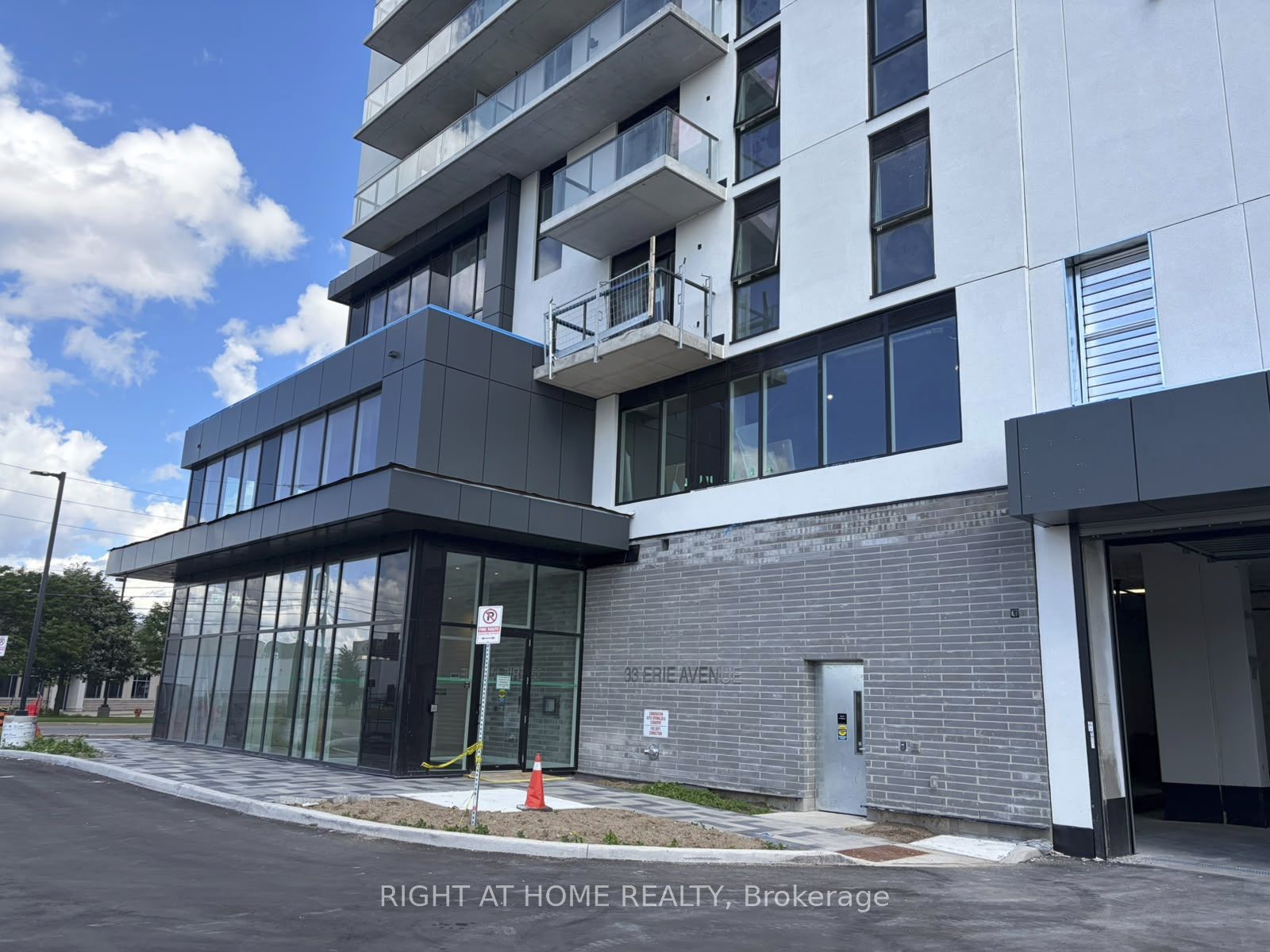 33 Erie Avenue 1402, Brantford, ON N3S 0K7 photo 4