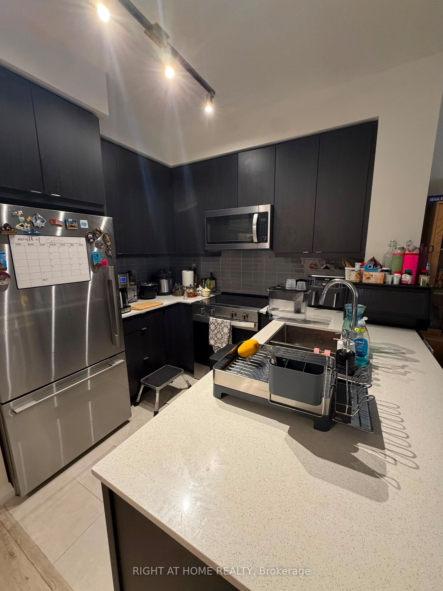 33 Erie Avenue 1402, Brantford, ON N3S 0K7 photo 5