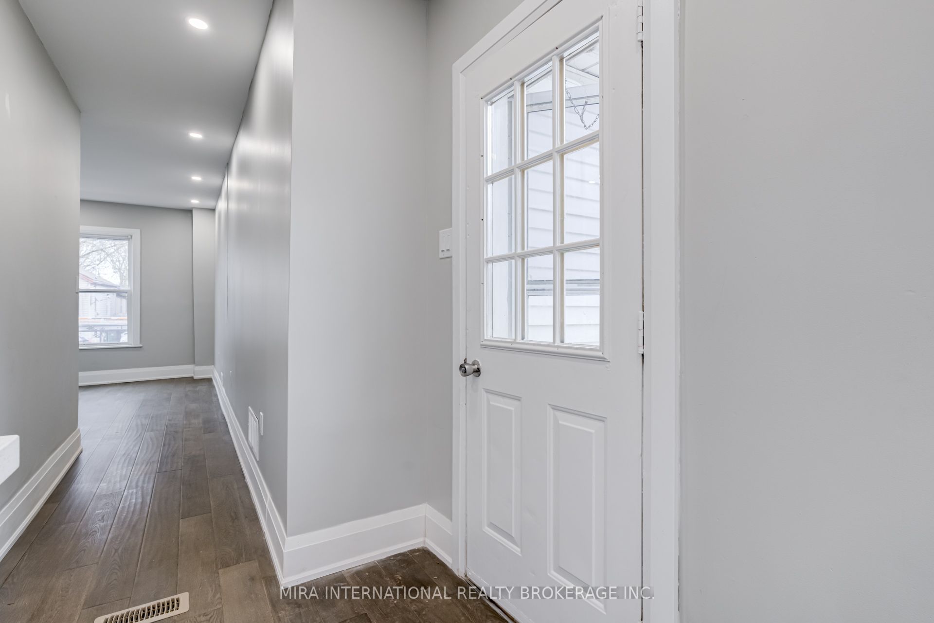 495 Ferguson Avenue N B, Hamilton, ON L8L 4Z4 photo 2