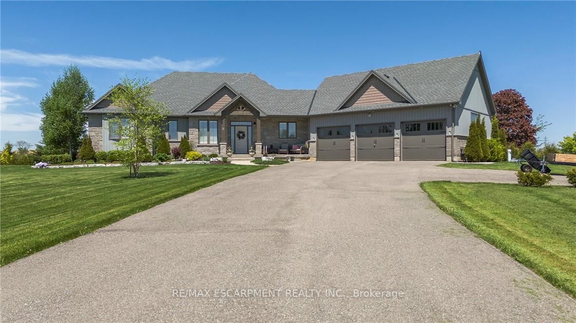 6 Macneil Court, Brantford, ON N3S 0G3