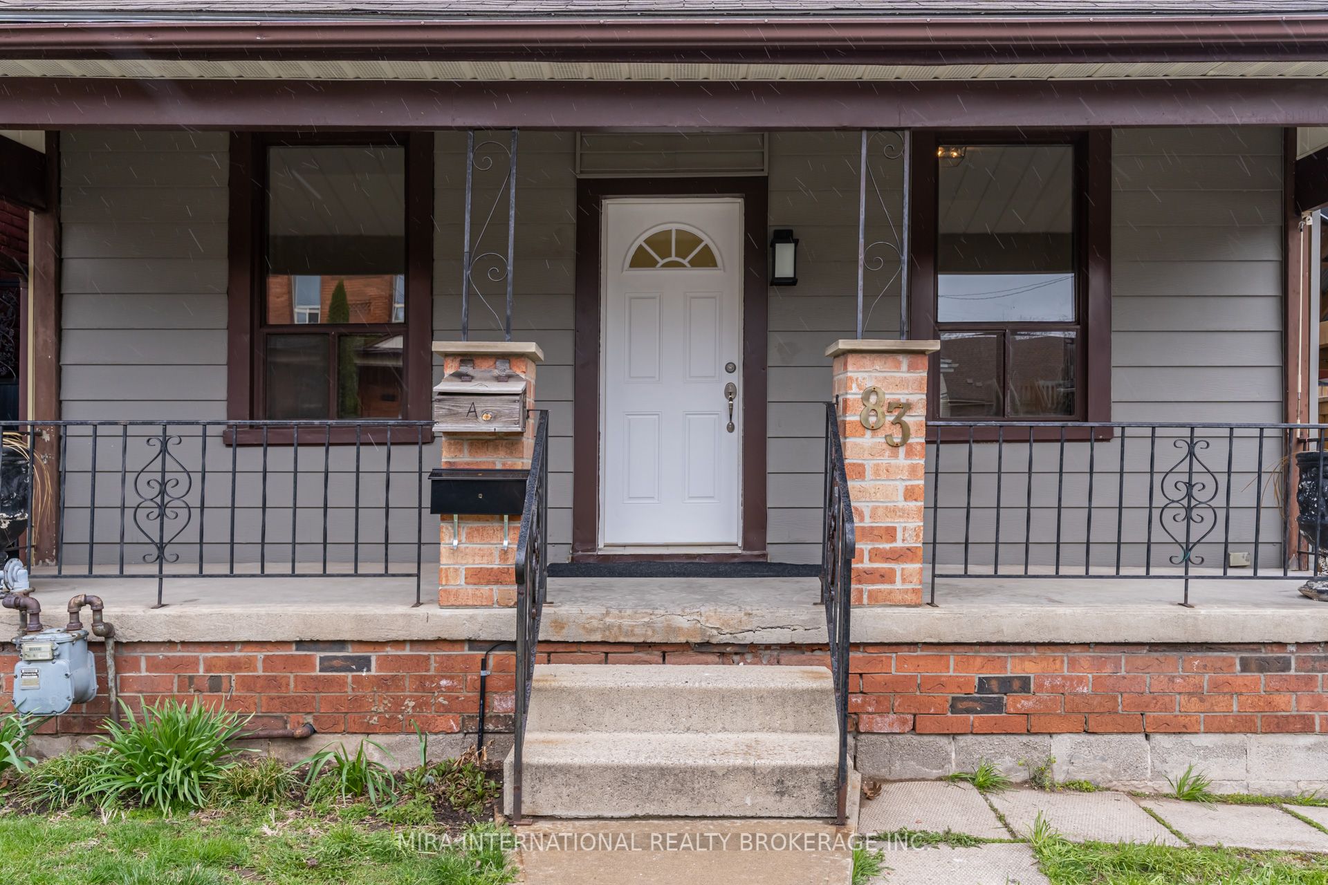 83 Simcoe Street E A, Hamilton, ON L8L 3N3 photo 2