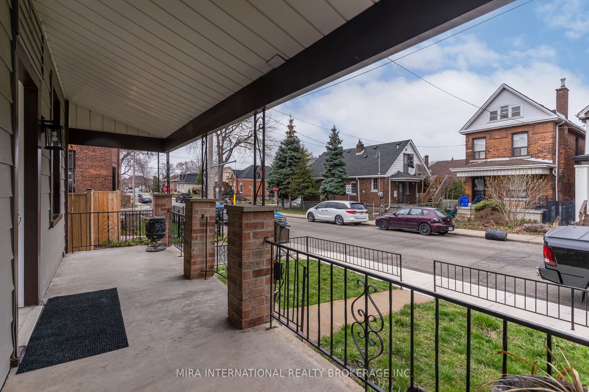 83 Simcoe Street E A, Hamilton, ON L8L 3N3 photo 3